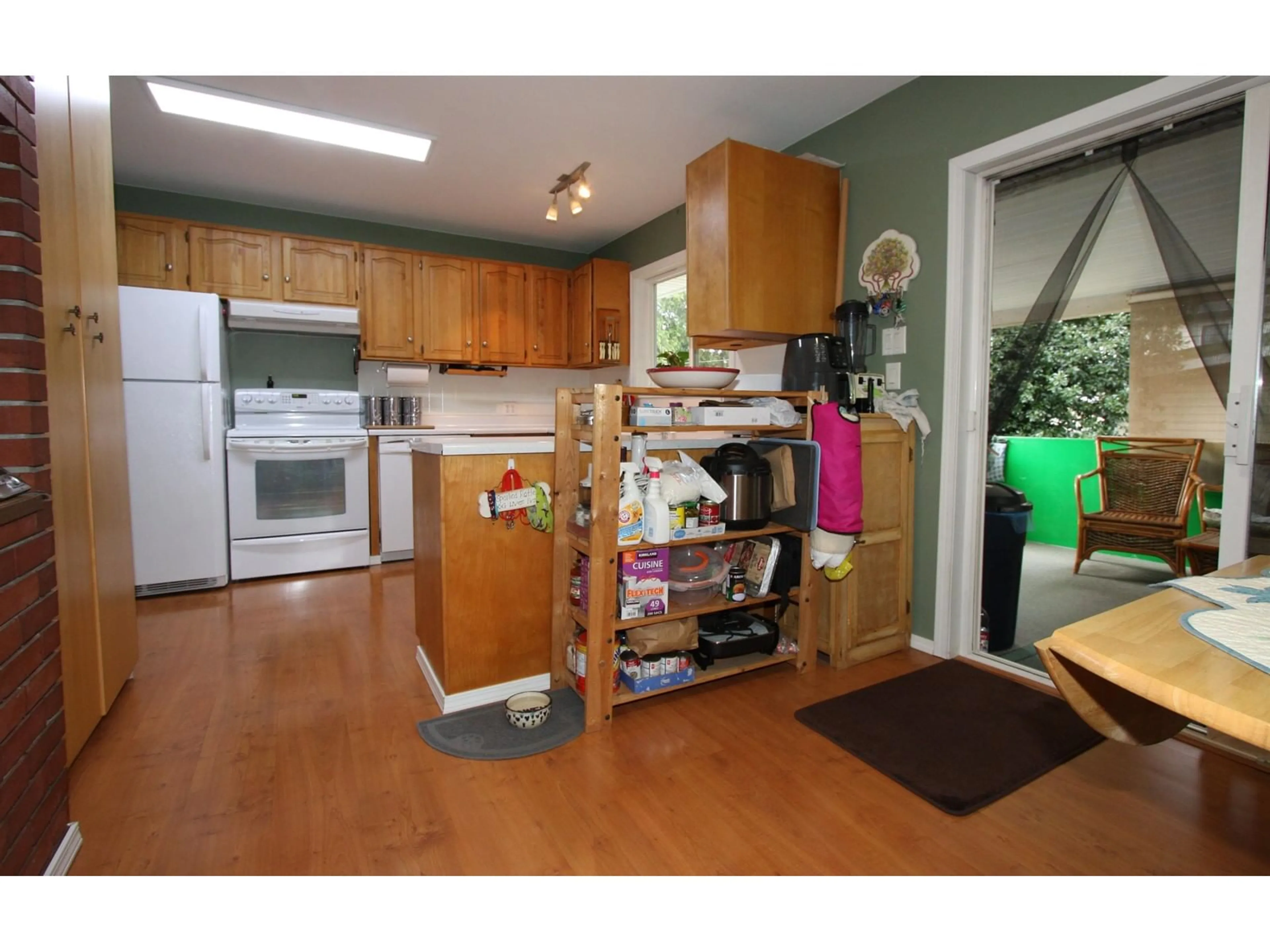 Standard kitchen, unknown for 2187 PRIMROSE, Abbotsford British Columbia V2S2Z3