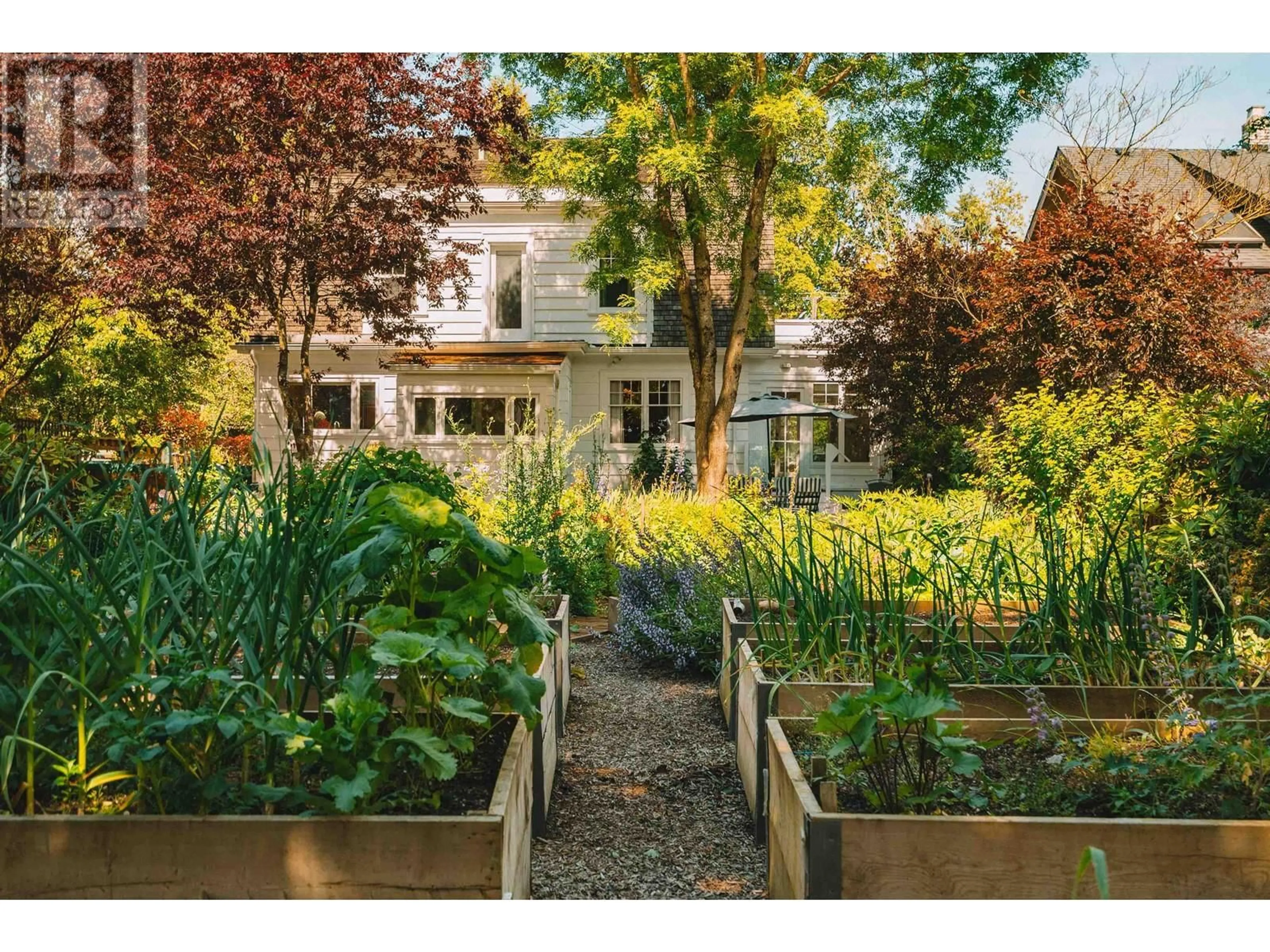 Patio, street for 428 FIFTH STREET, New Westminster British Columbia V3L2X6