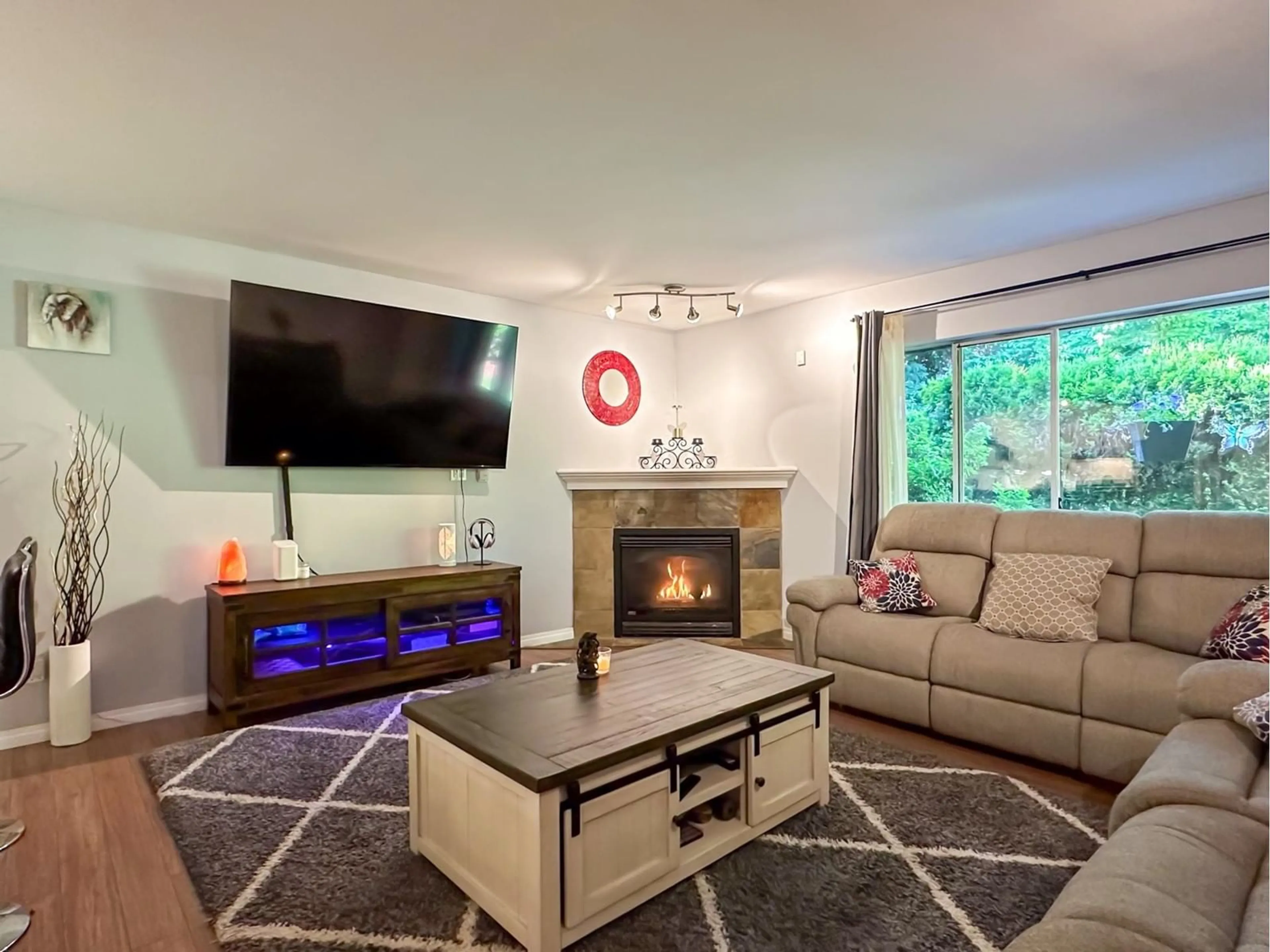 Living room with furniture, unknown for 2 - 13630 84, Surrey British Columbia V3W0T6
