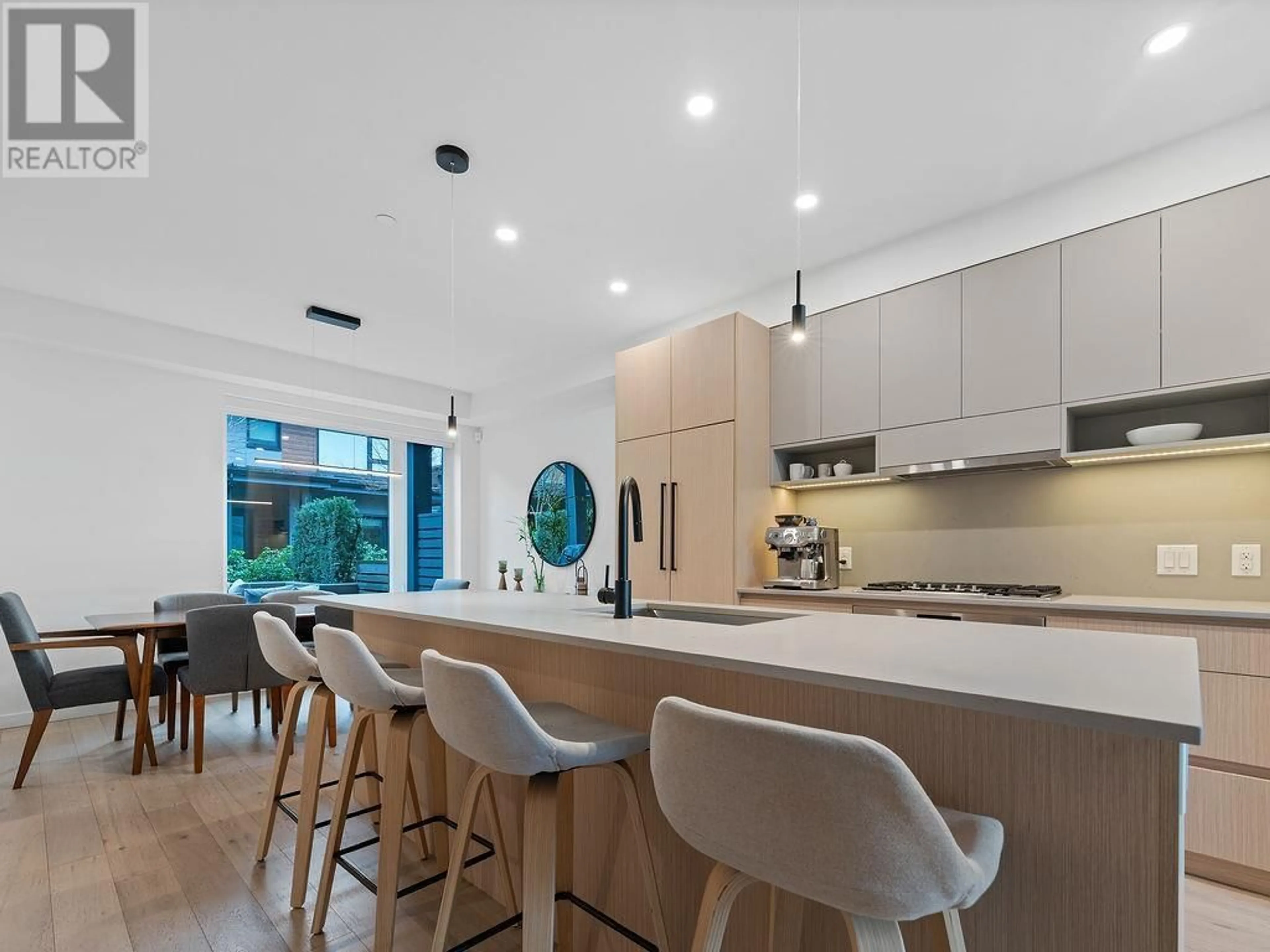 Open concept kitchen, unknown for 50 - 528 2ND STREET, North Vancouver British Columbia V7L0G8