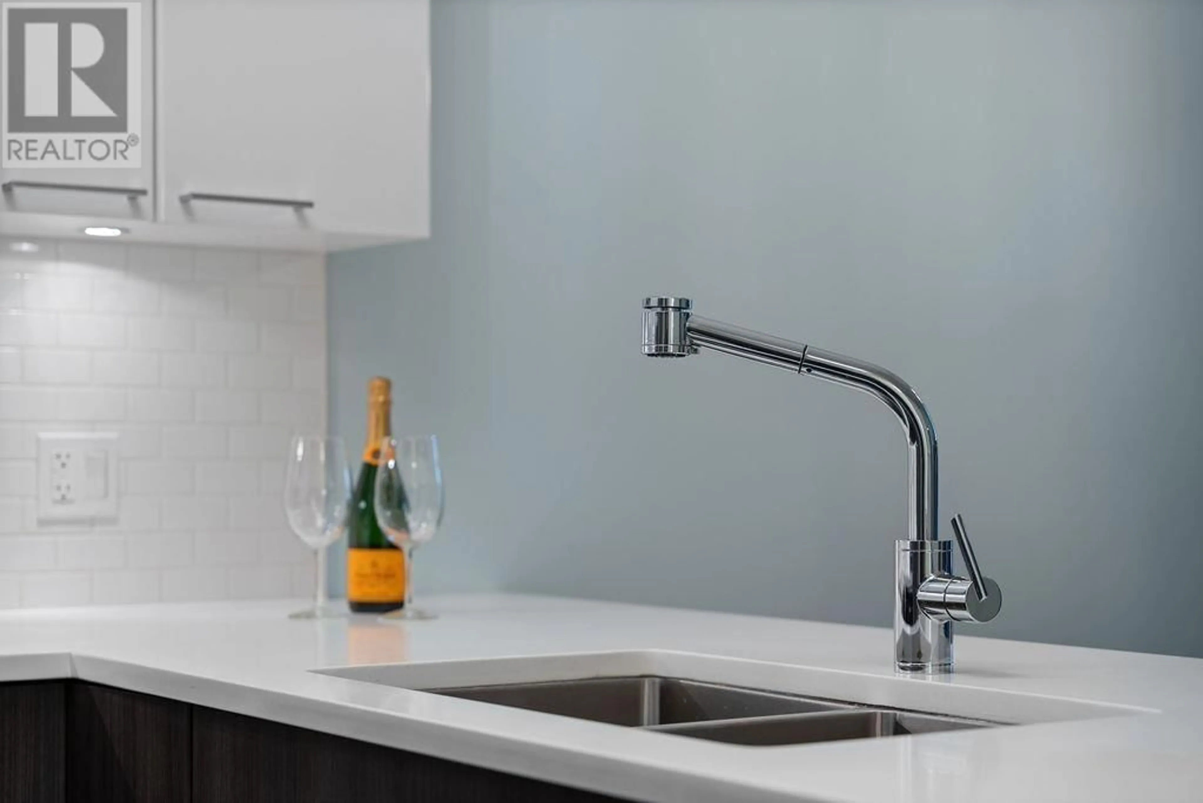 Contemporary kitchen, unknown for 207 - 1201 16TH STREET, North Vancouver British Columbia V7P1R5