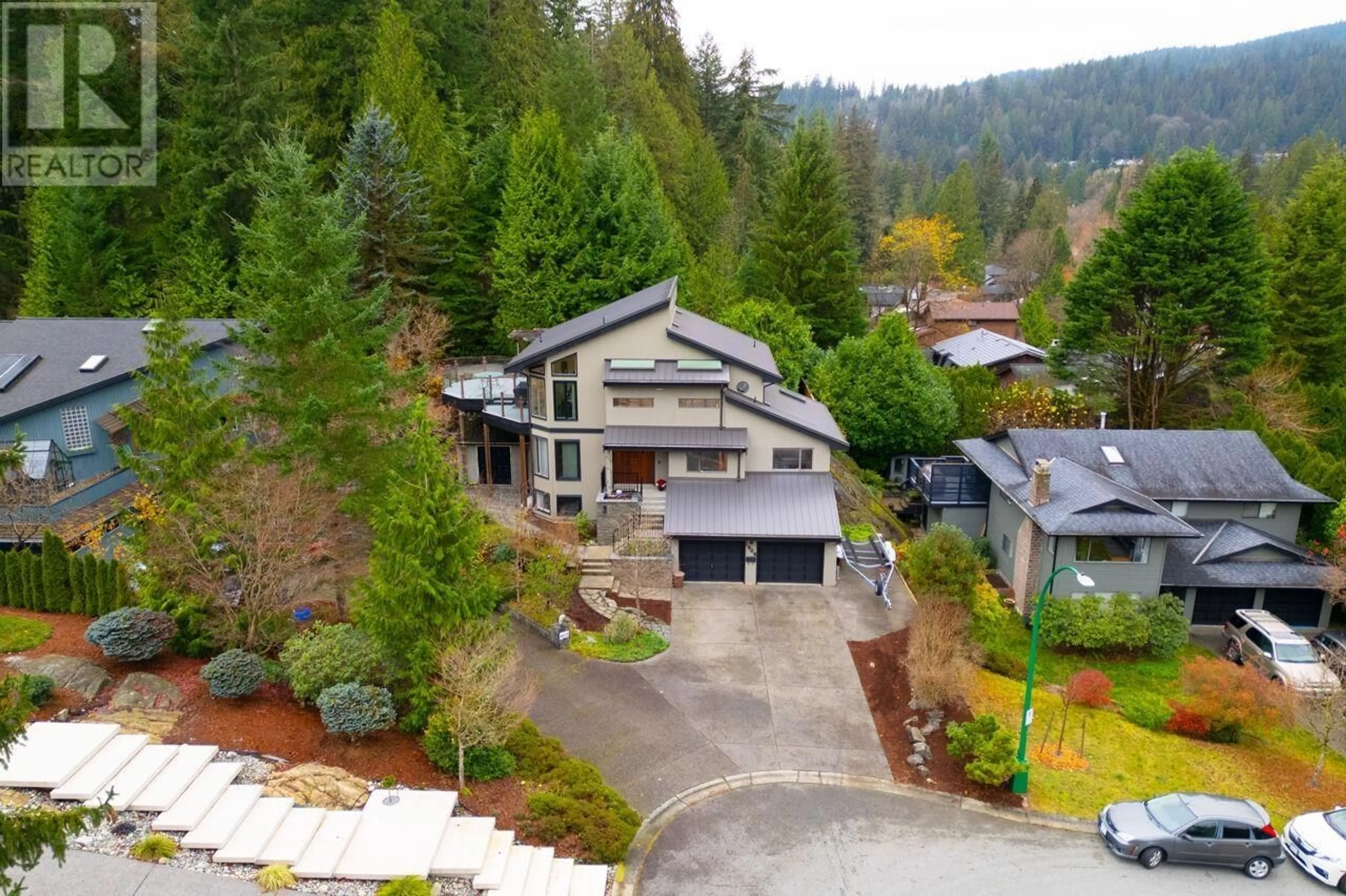 A pic from outside/outdoor area/front of a property/back of a property/a pic from drone, unknown for 1605 LOCKEHAVEN ROAD, North Vancouver British Columbia V7G2H3