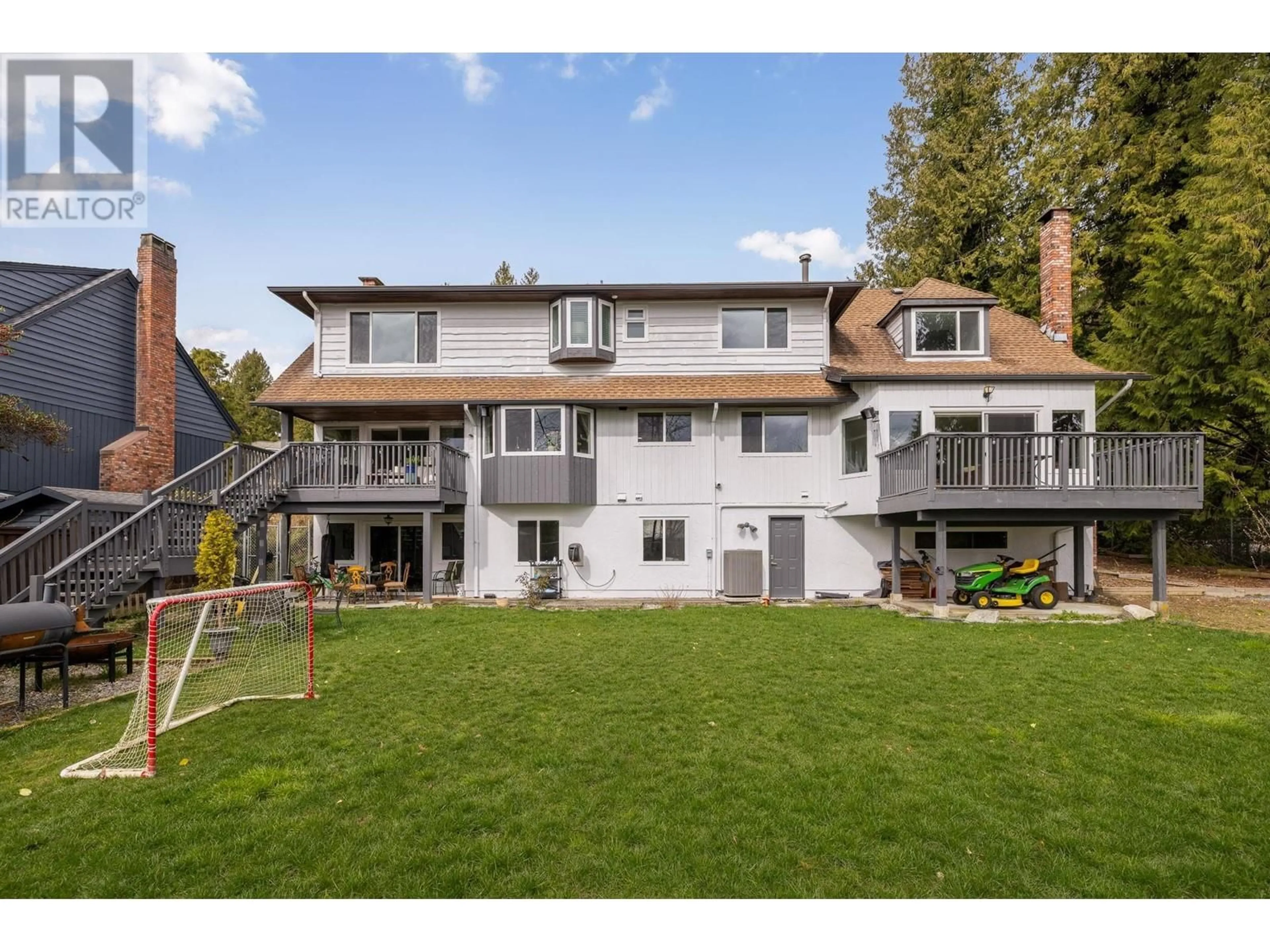 A pic from outside/outdoor area/front of a property/back of a property/a pic from drone, unknown for 1935 11TH PLACE, West Vancouver British Columbia V7S2Y9
