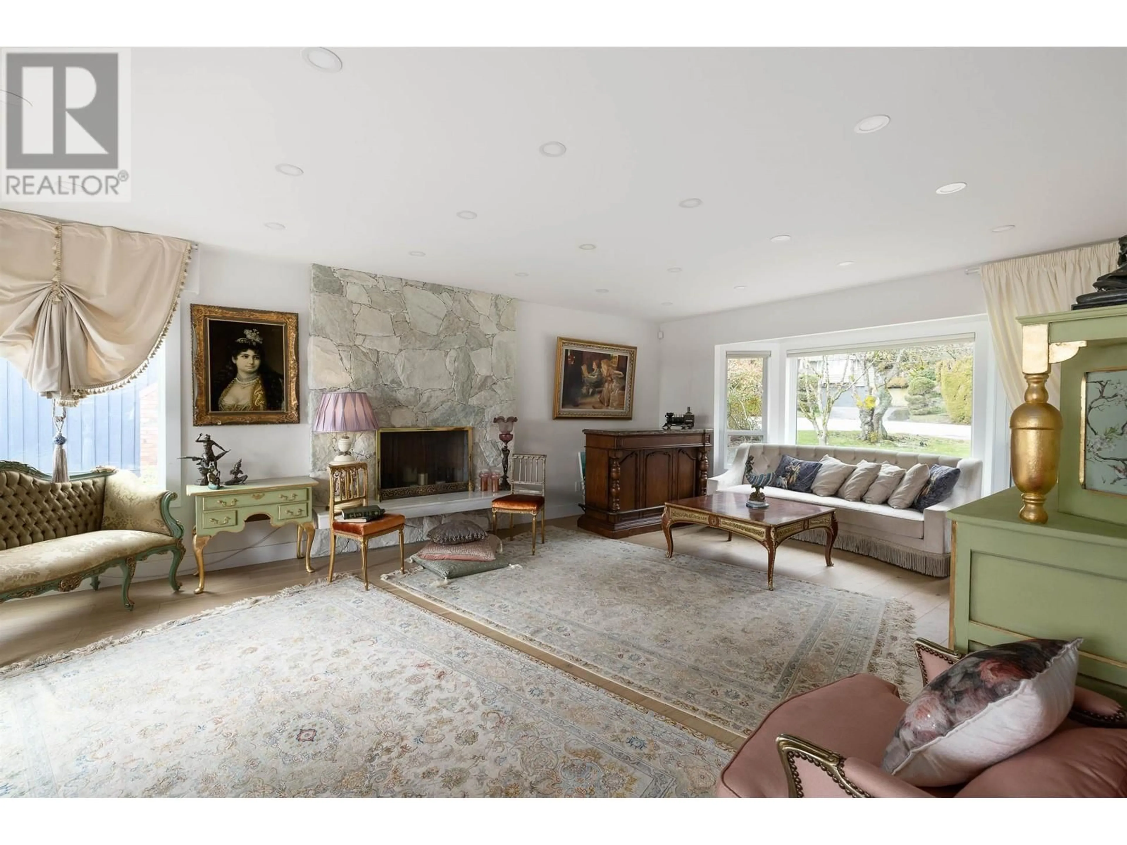 Living room with furniture, unknown for 1935 11TH PLACE, West Vancouver British Columbia V7S2Y9