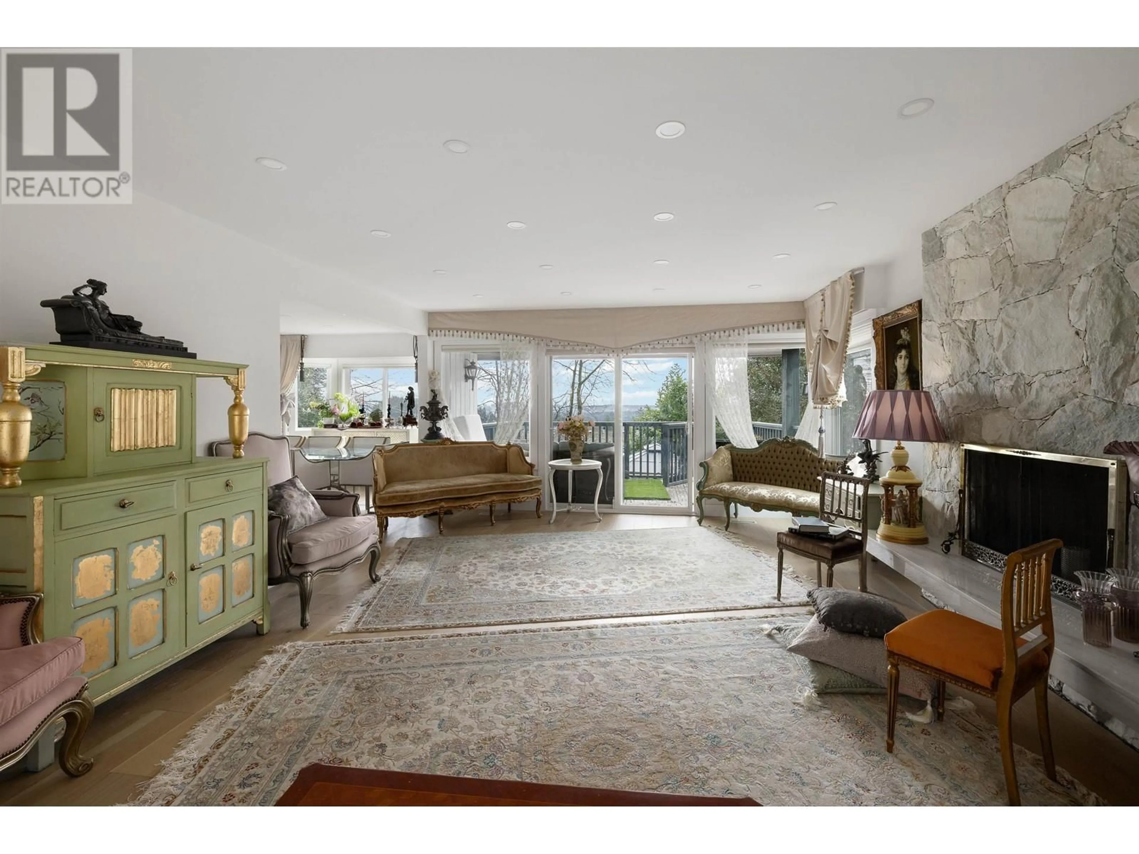 Living room with furniture, unknown for 1935 11TH PLACE, West Vancouver British Columbia V7S2Y9