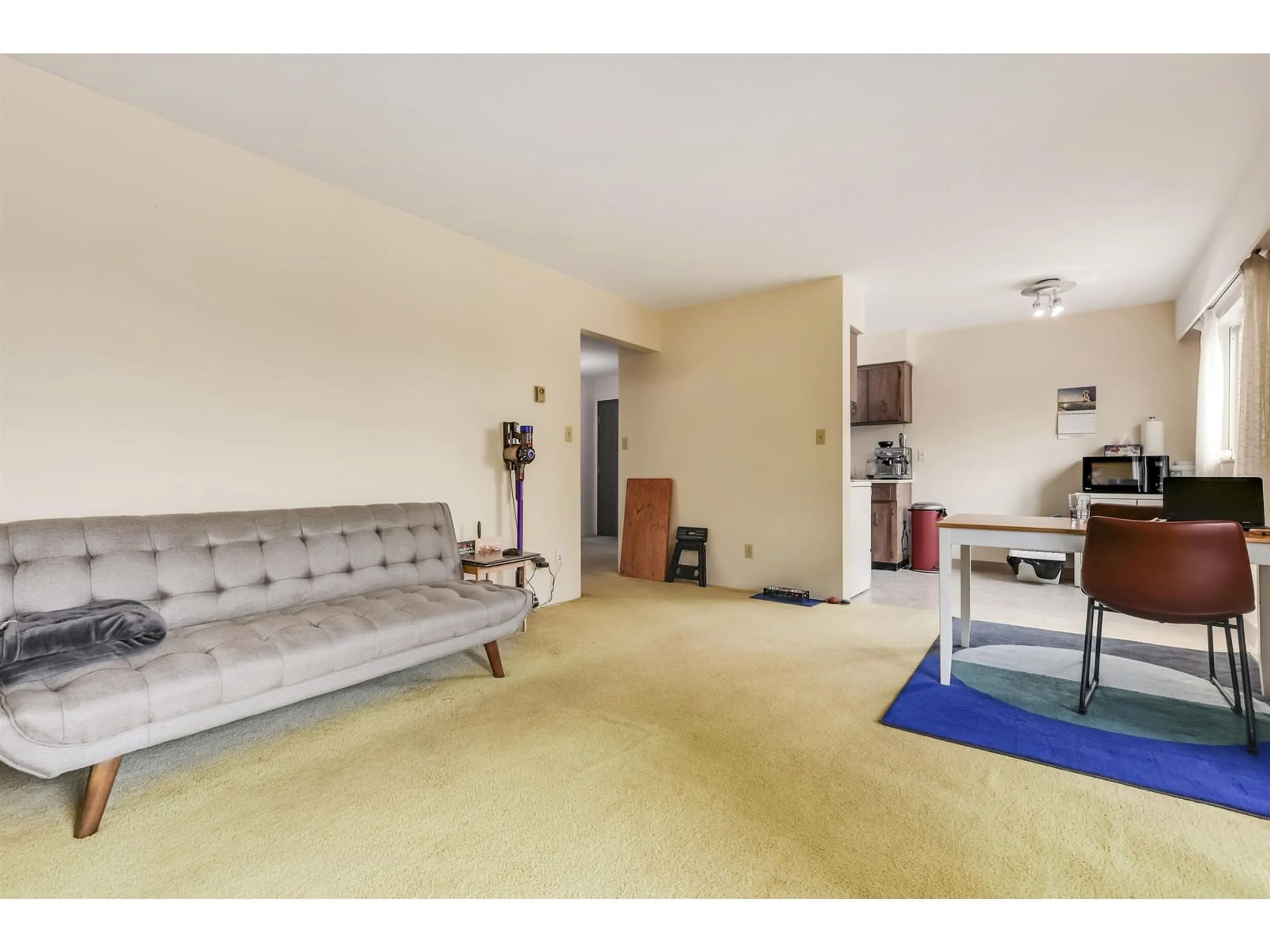 Living room with furniture, carpet floor for 226 - 1735 AGASSIZ-ROSEDALE NO 9 HIGHWAY, Agassiz British Columbia V0M1A2