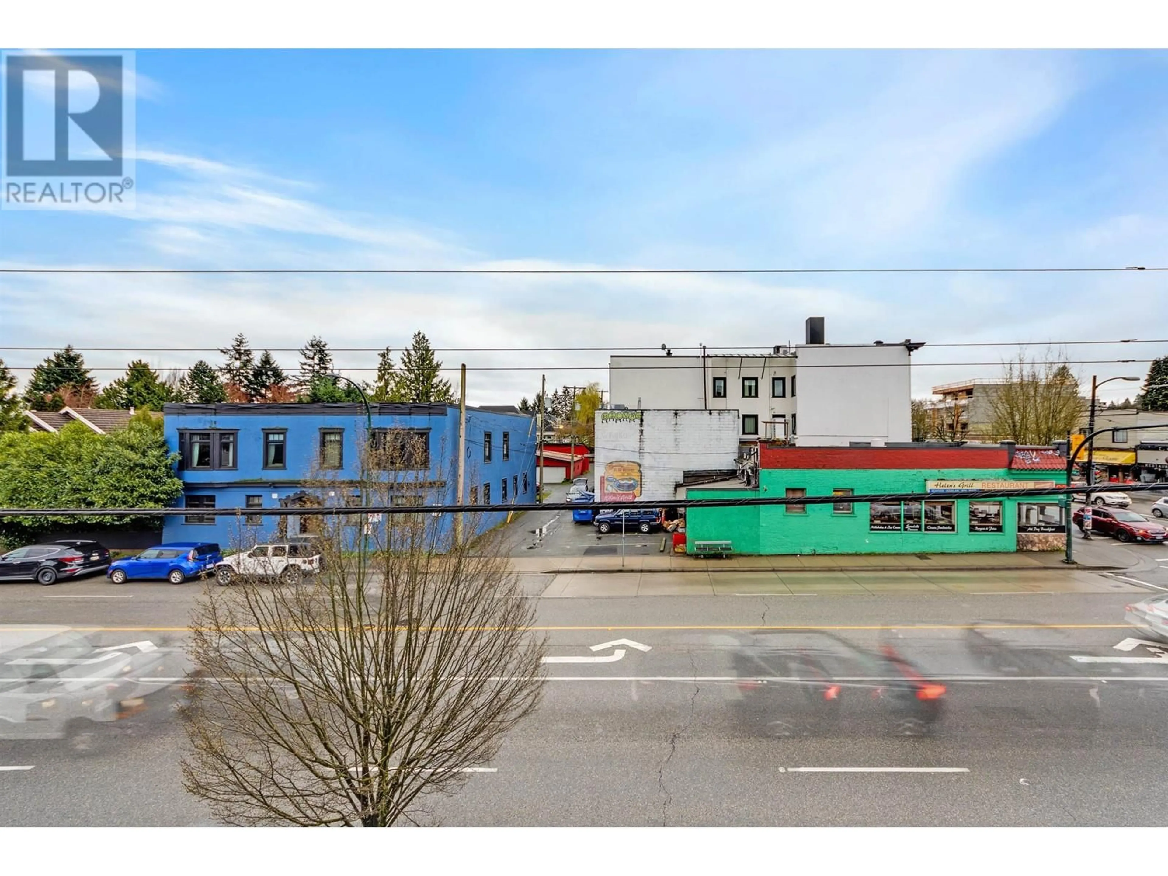 A pic from outside/outdoor area/front of a property/back of a property/a pic from drone, street for 204 - 202 24TH AVENUE, Vancouver British Columbia V5V1Z6