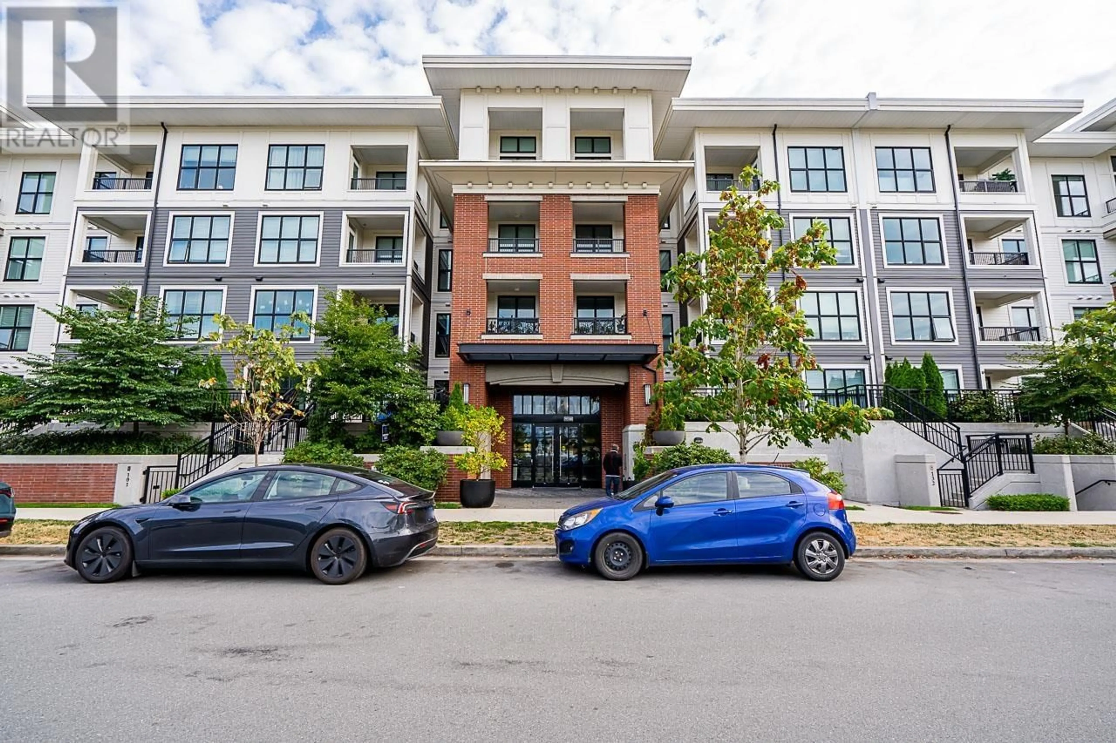 Indoor foyer for 405 - 9500 TOMICKI AVENUE, Richmond British Columbia V6X0R9