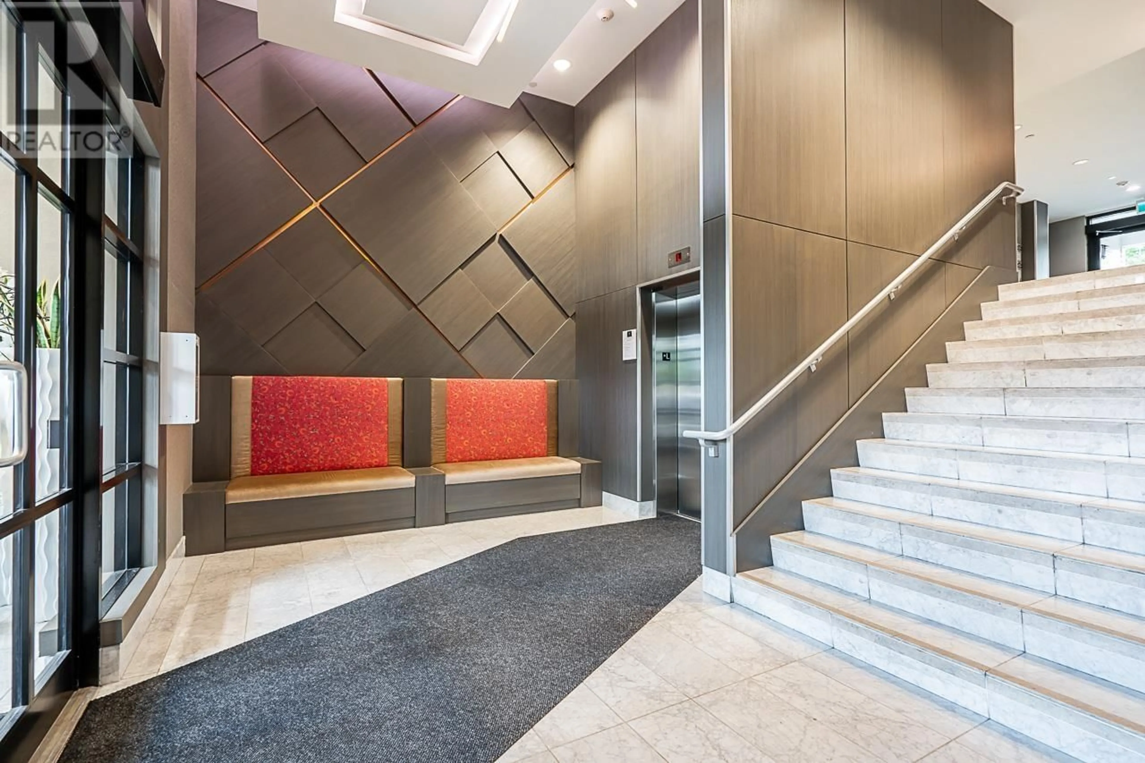 Indoor foyer for 405 - 9500 TOMICKI AVENUE, Richmond British Columbia V6X0R9