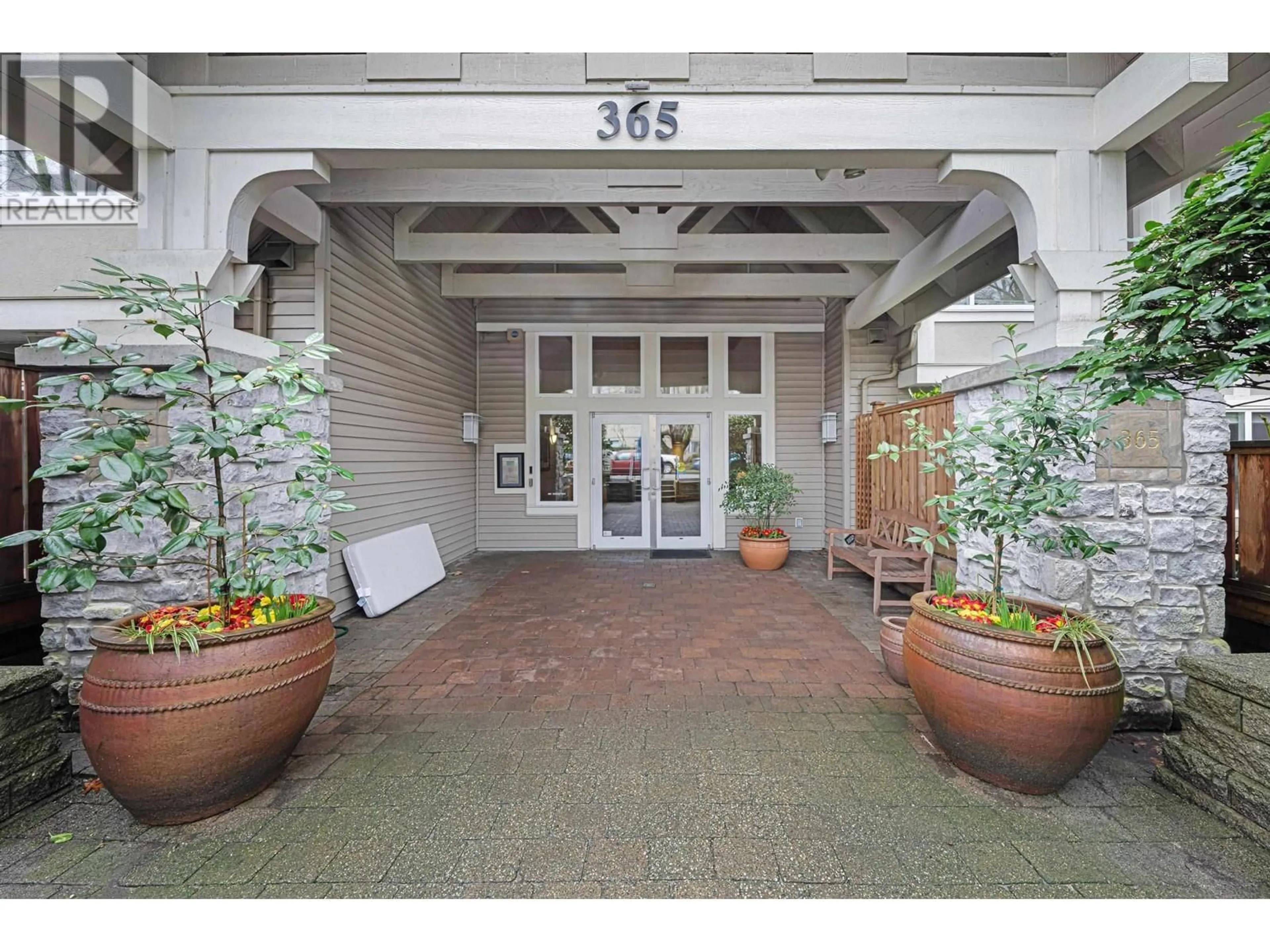 Indoor foyer for 213 - 365 1ST STREET, North Vancouver British Columbia V7L4W5