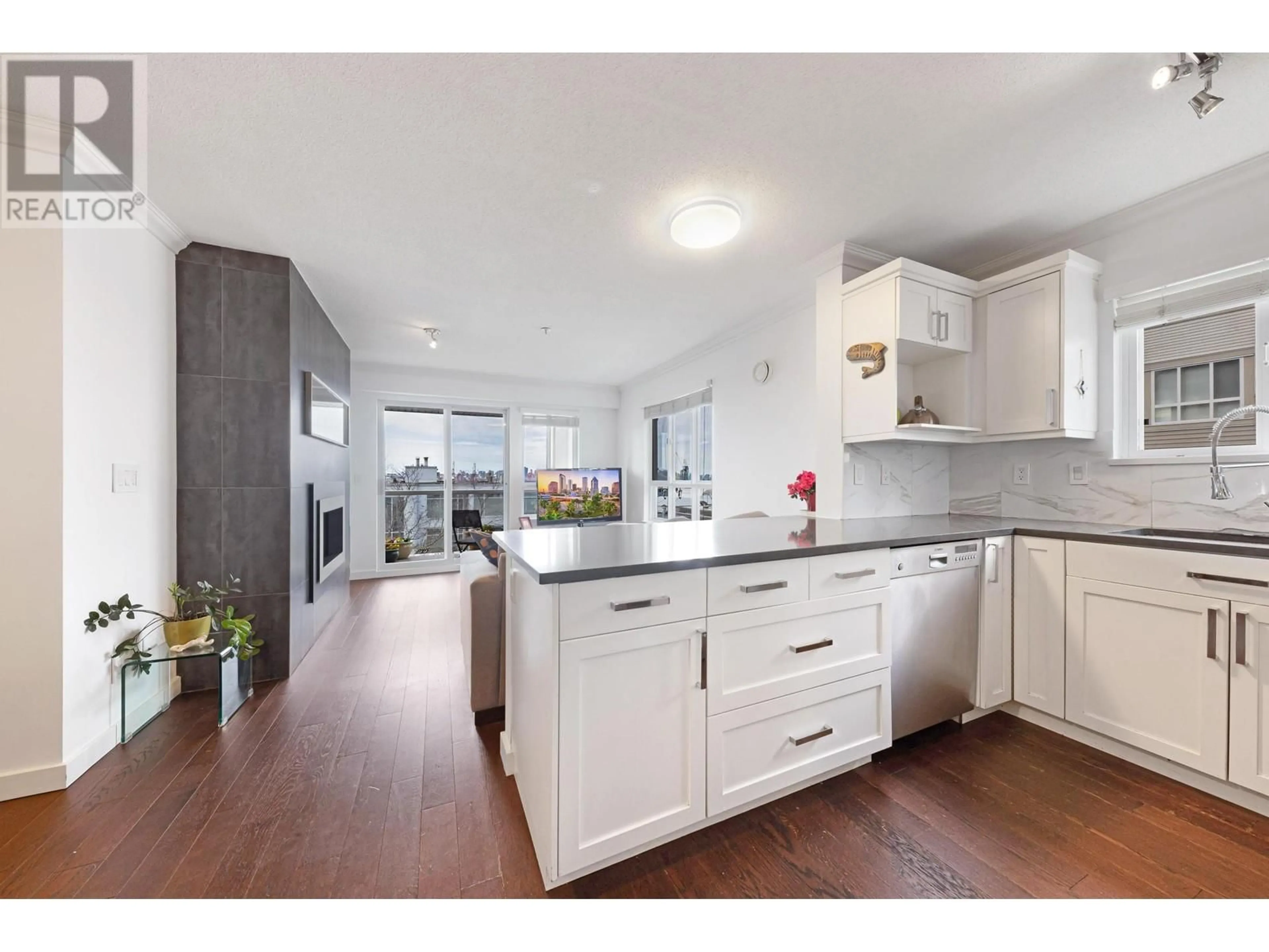 Open concept kitchen, unknown for 213 - 365 1ST STREET, North Vancouver British Columbia V7L4W5