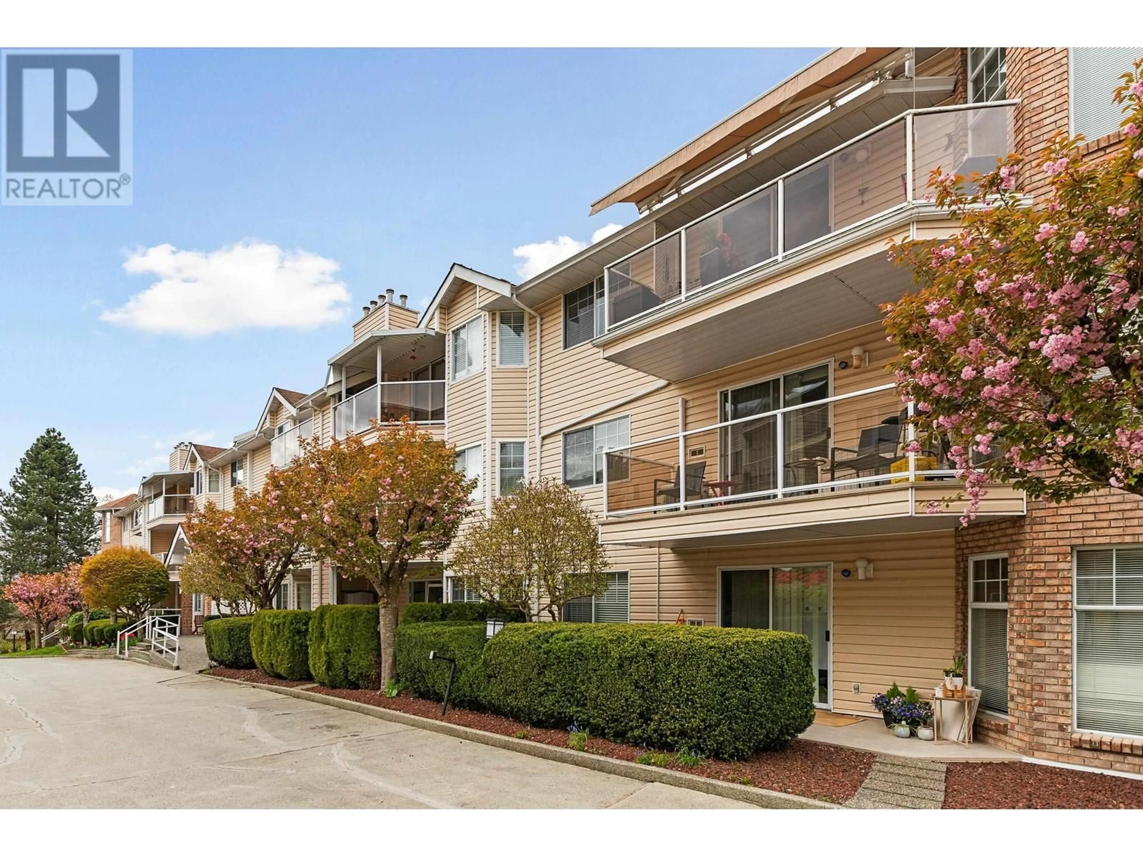 Patio, street for 225 - 22611 116 AVENUE, Maple Ridge British Columbia V2X0W7