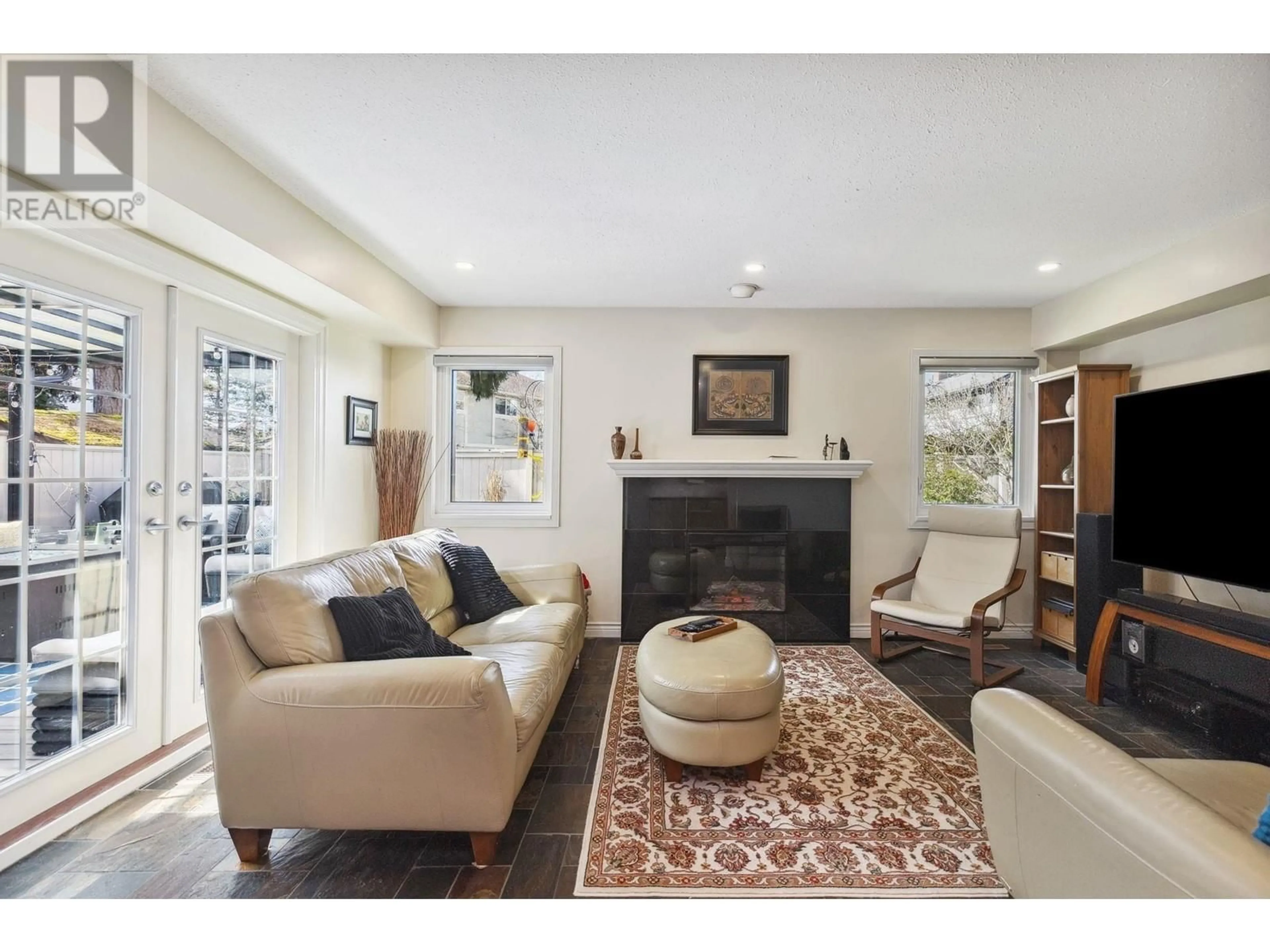 Living room with furniture, unknown for 4920 MAHOOD DRIVE, Richmond British Columbia V7E5C4
