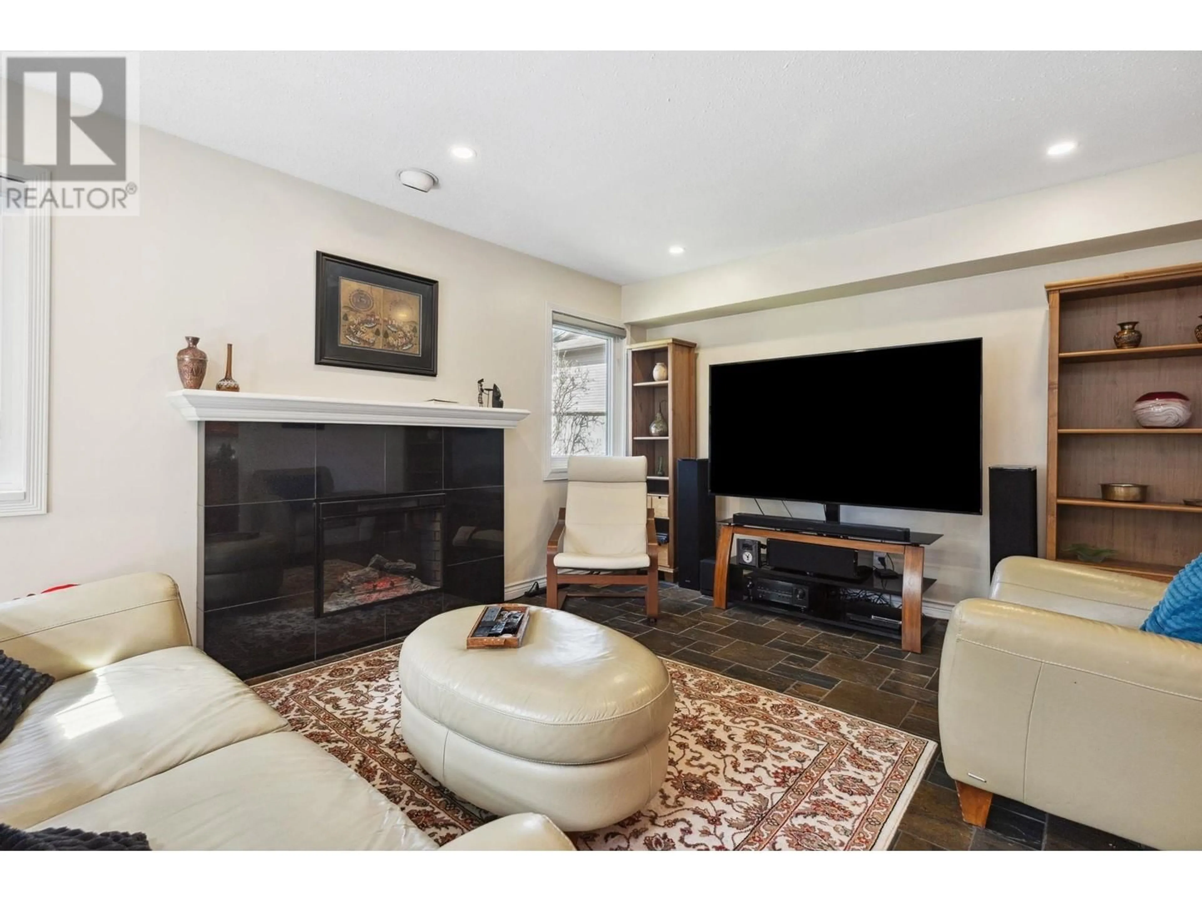 Home theater for 4920 MAHOOD DRIVE, Richmond British Columbia V7E5C4