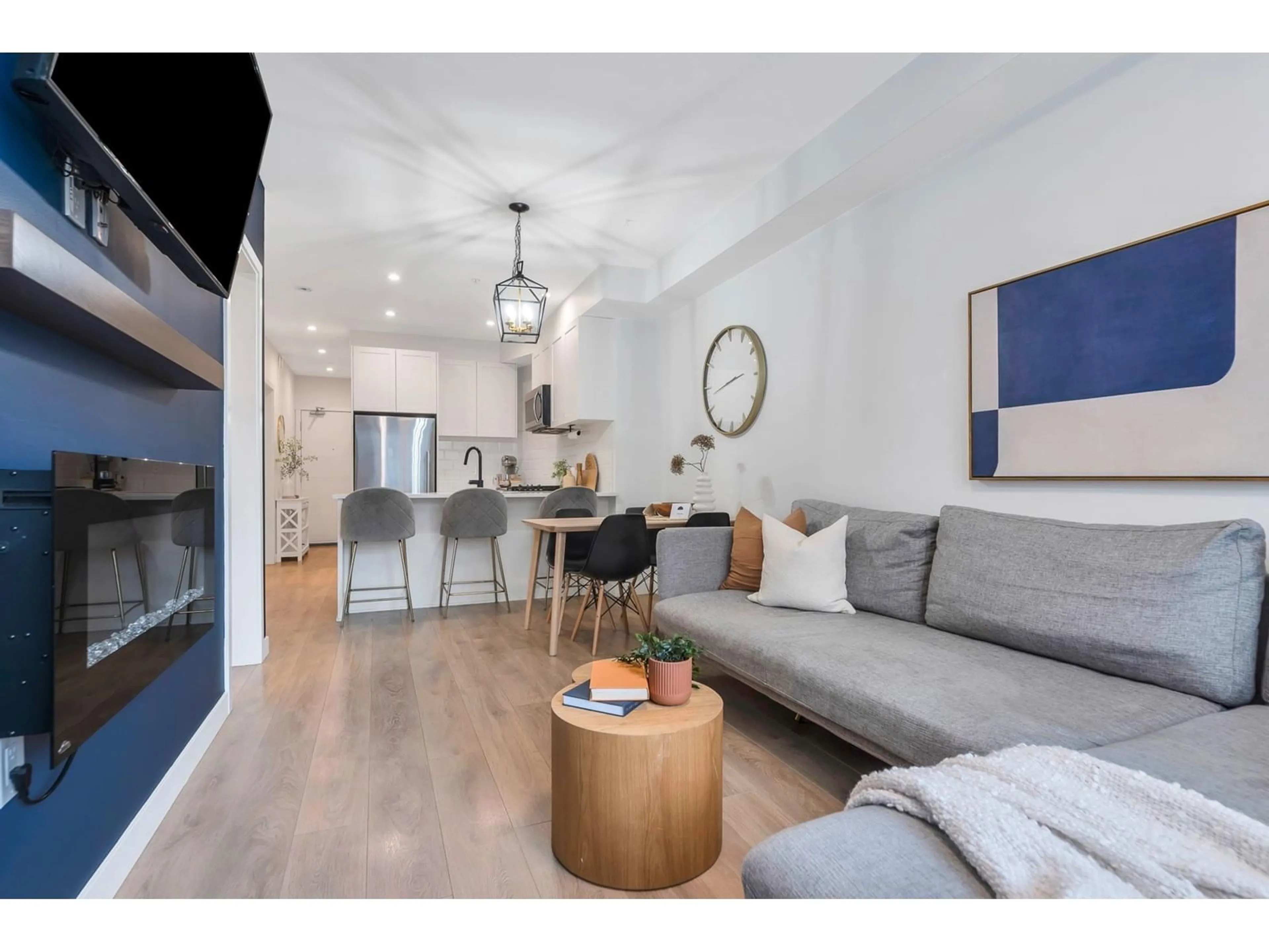 Living room with furniture, unknown for 102 - 5415 BRYDON, Langley British Columbia V3A0N4