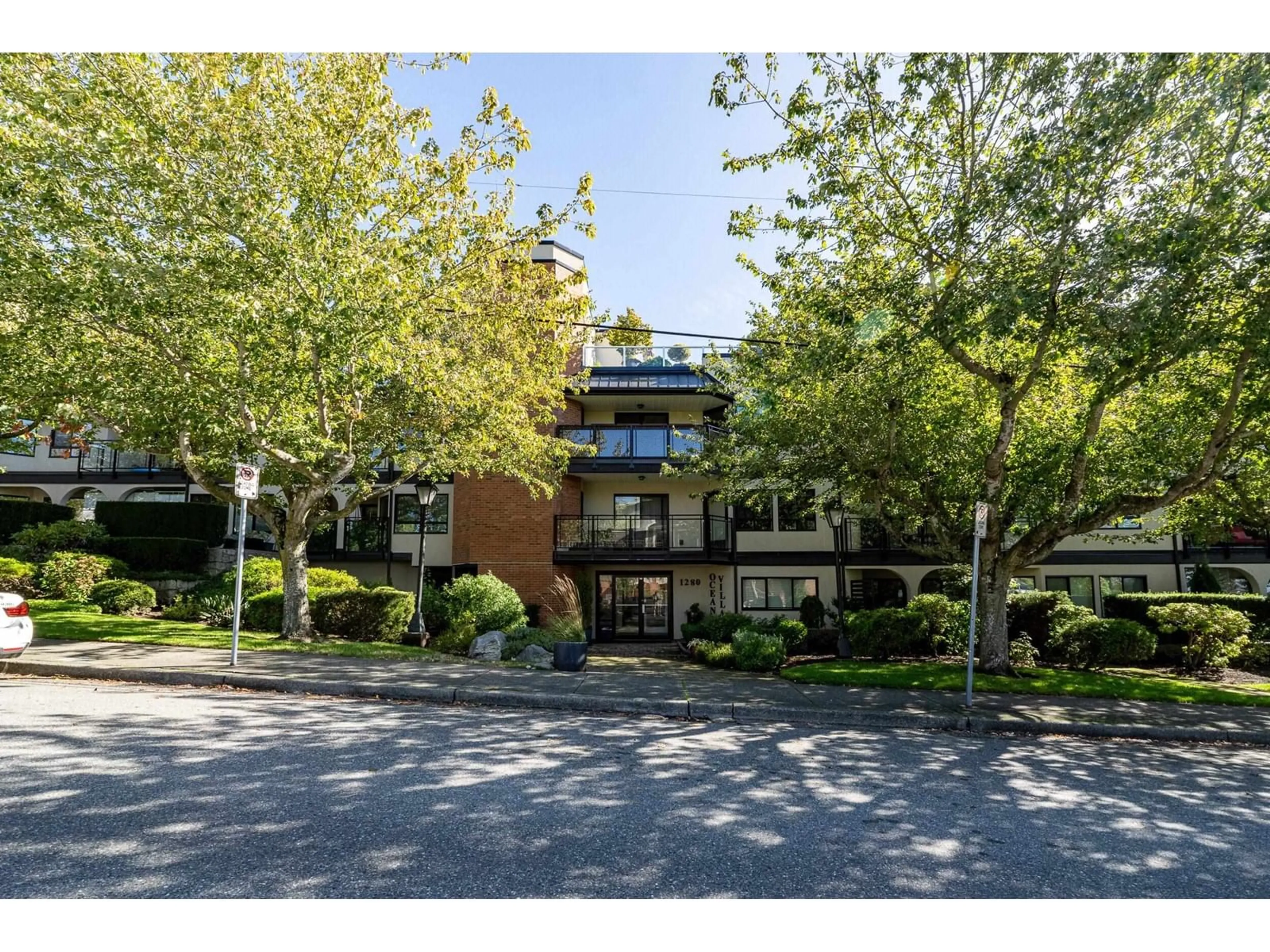 Unknown for 215 - 1280 FIR, White Rock British Columbia V4B4B1