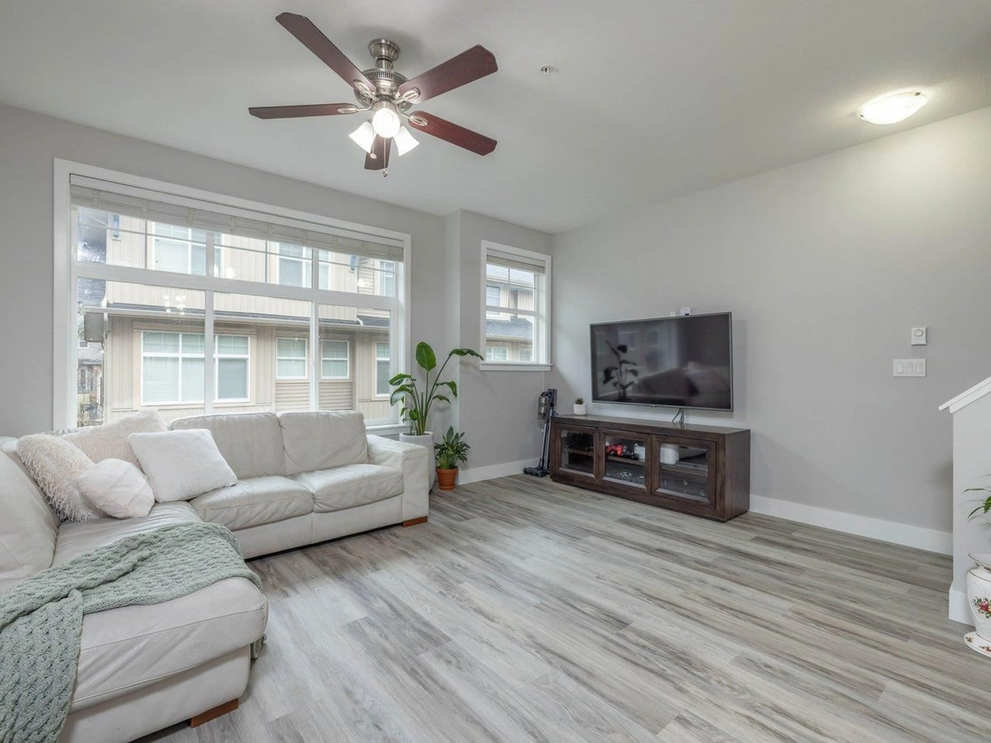 Living room with furniture, wood/laminate floor for 42 - 20966 77A, Langley British Columbia V2Y0K9