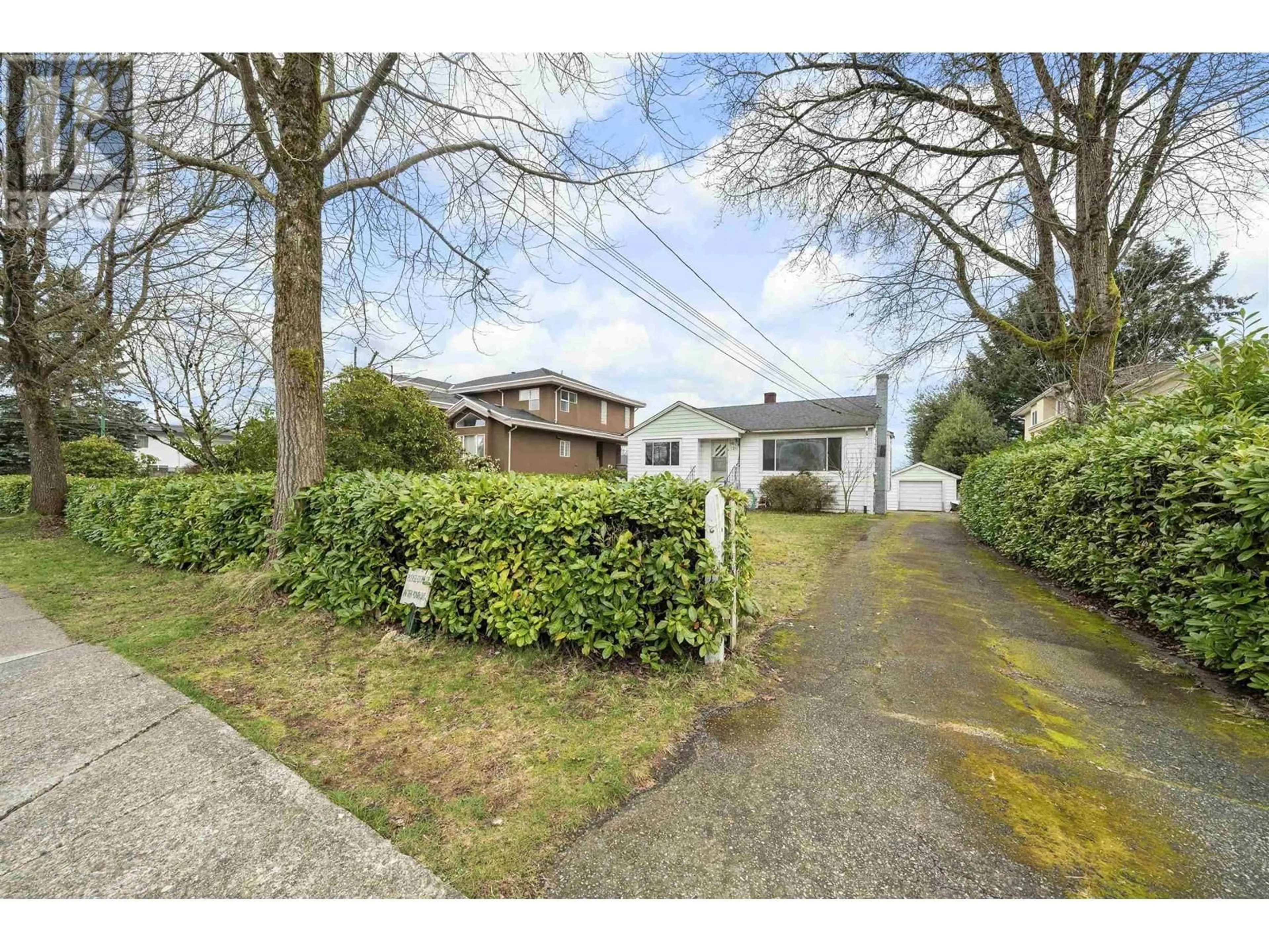 A pic from outside/outdoor area/front of a property/back of a property/a pic from drone, street for 1371 DUTHIE AVENUE, Burnaby British Columbia V5A2R5