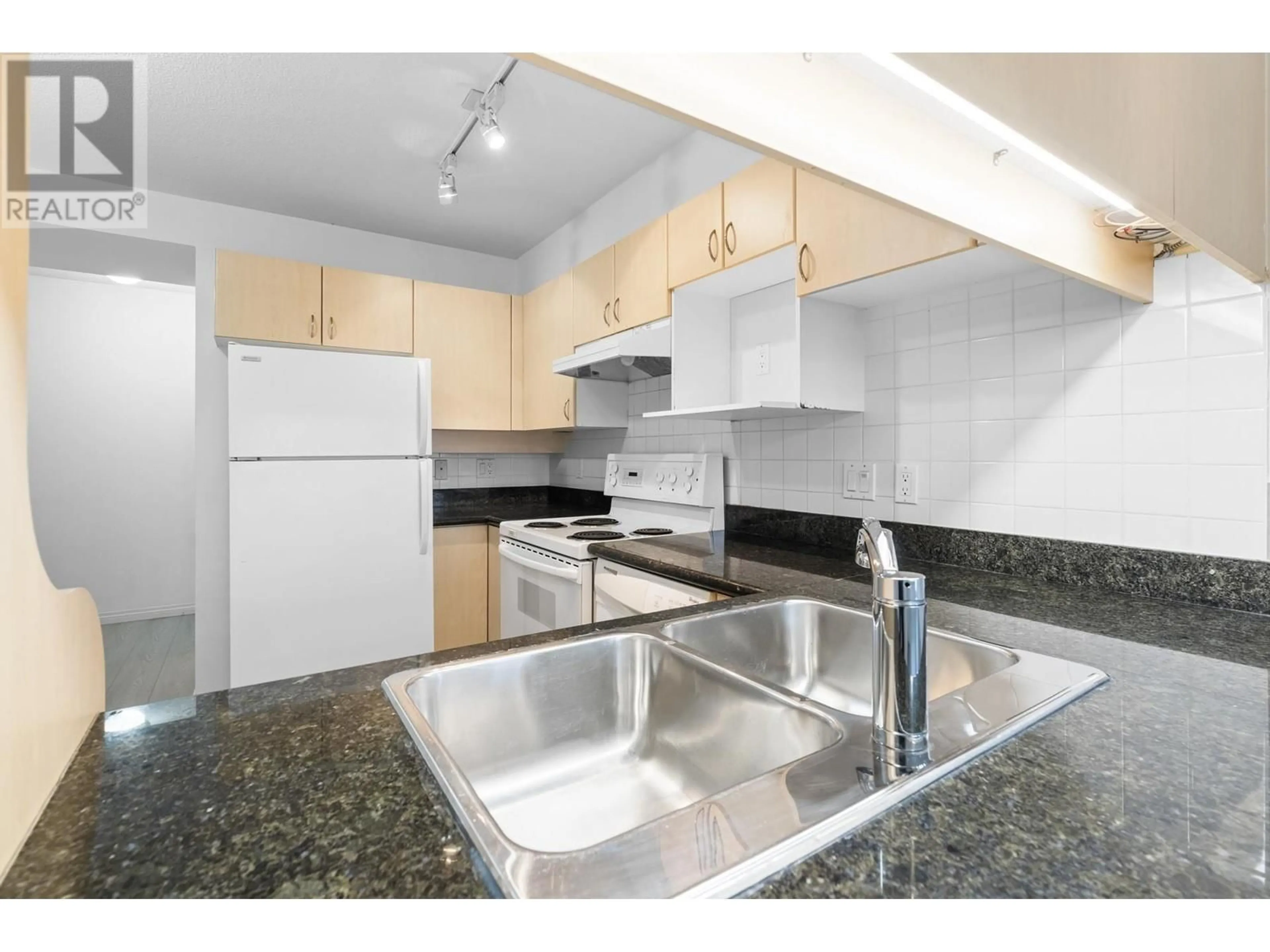 Standard kitchen, unknown for 603 6611 COONEY ROAD, Richmond British Columbia V6Y4C5