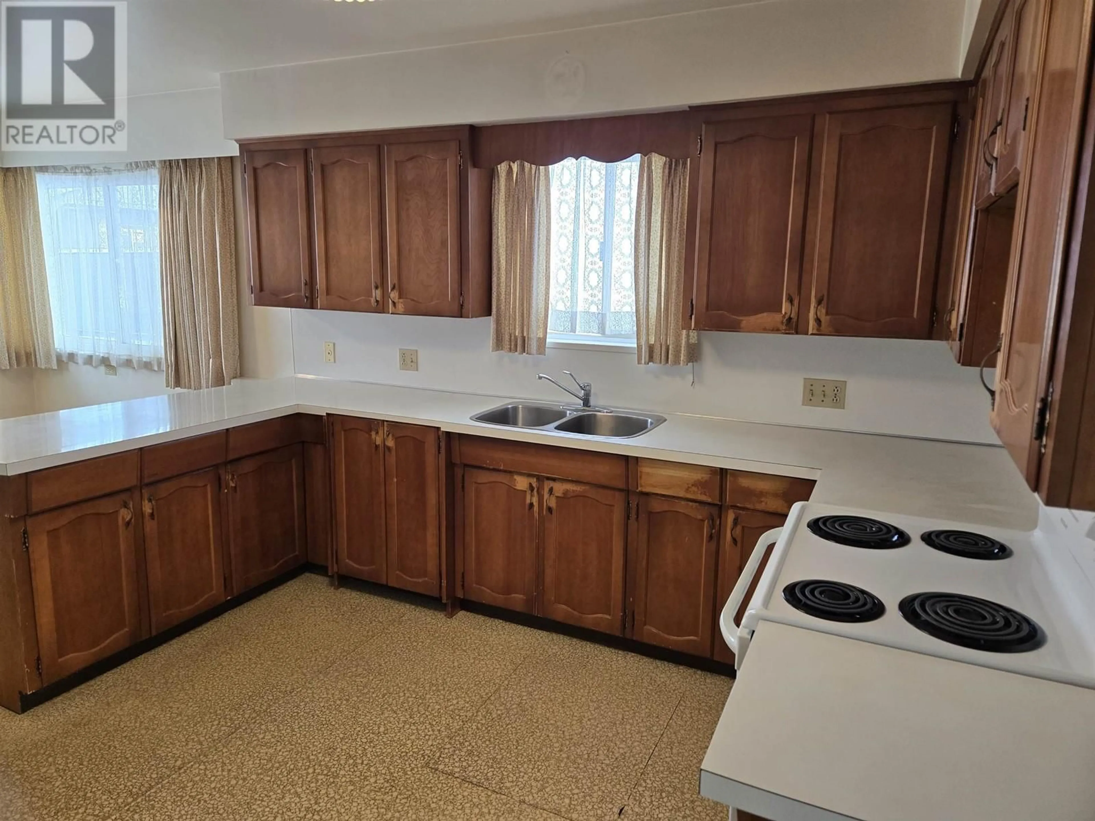 Standard kitchen, unknown for 585 54TH AVENUE, Vancouver British Columbia V5X1L5