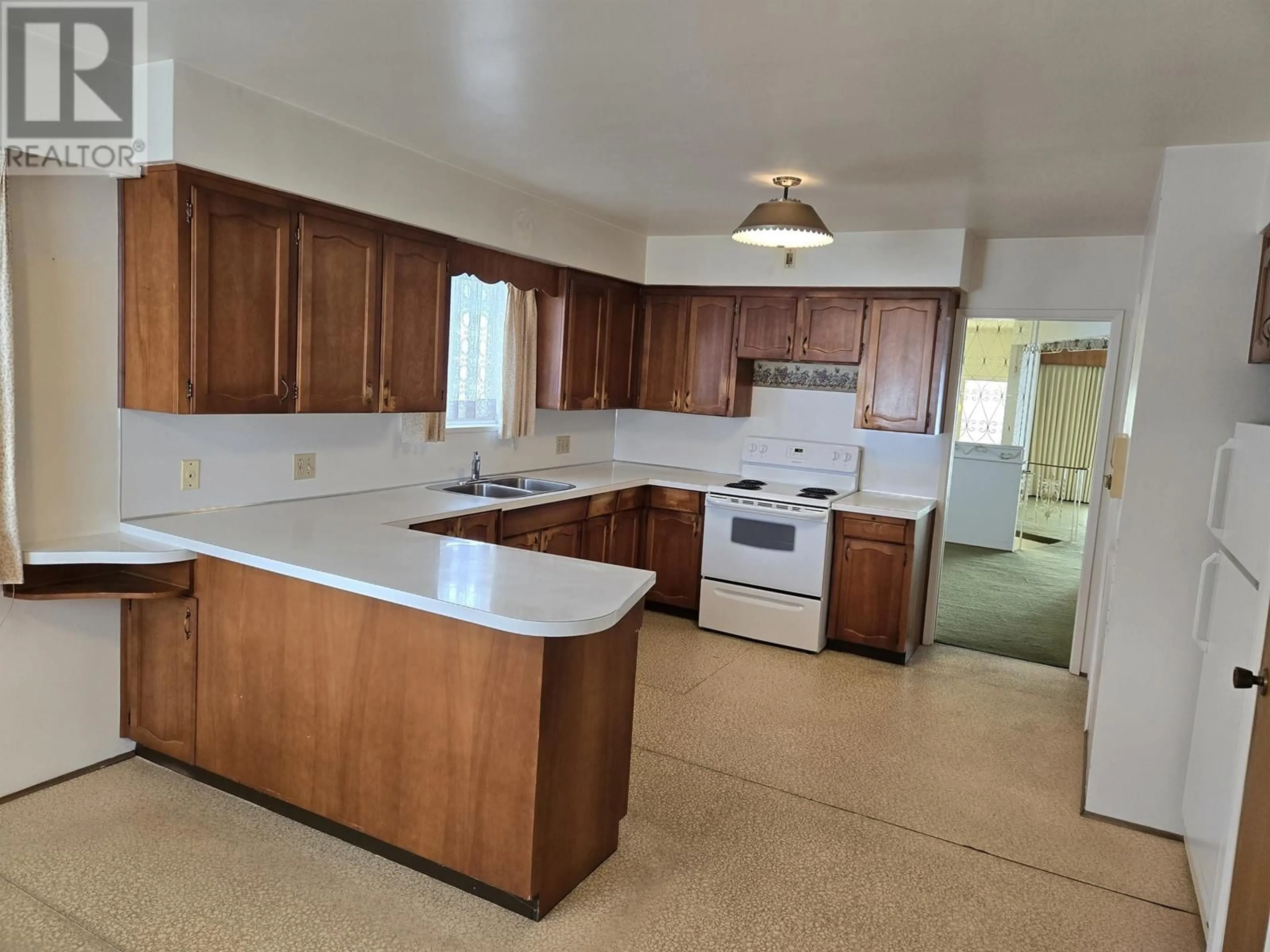 Standard kitchen, unknown for 585 54TH AVENUE, Vancouver British Columbia V5X1L5