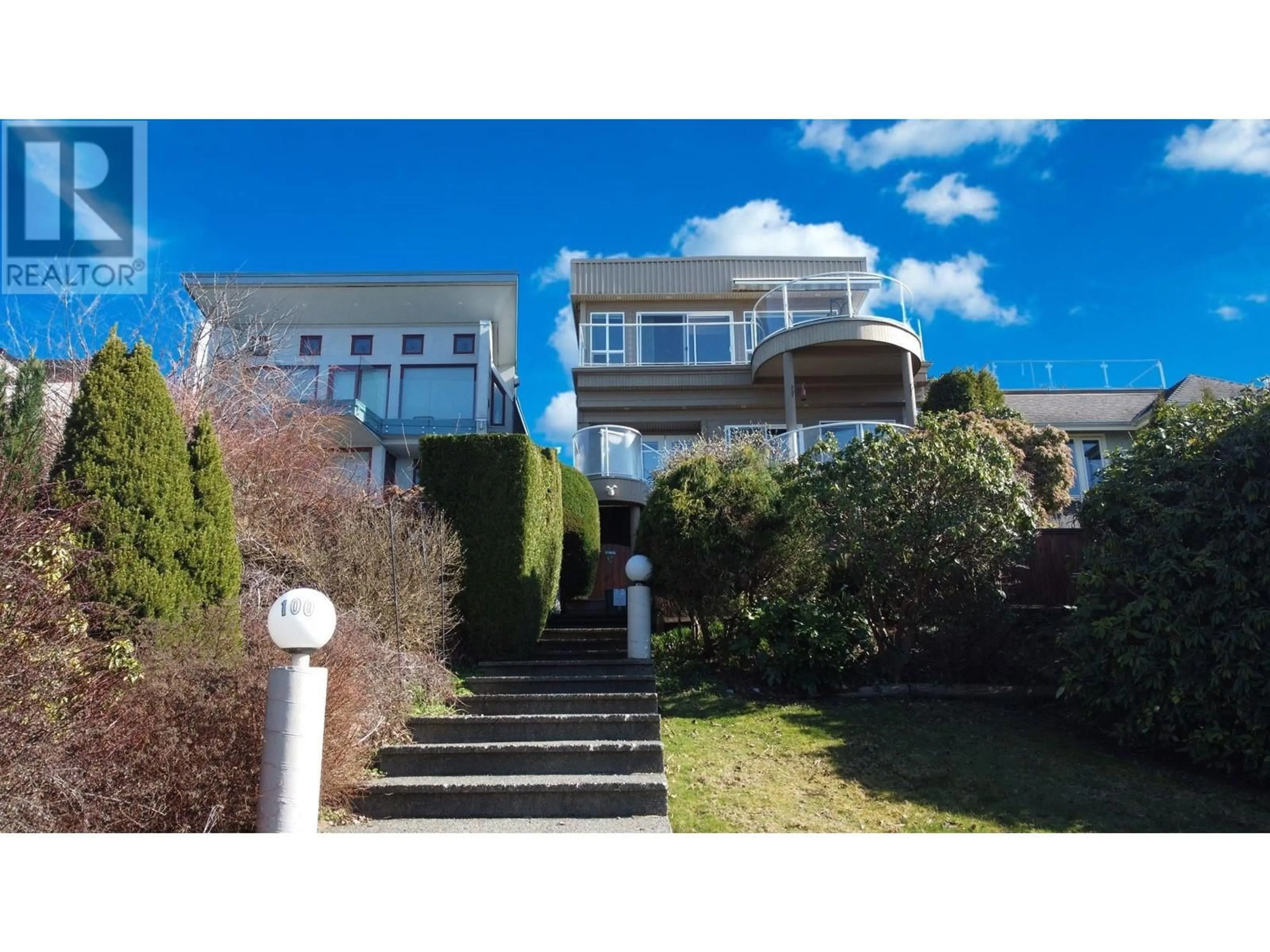 A pic from outside/outdoor area/front of a property/back of a property/a pic from drone, unknown for 100 DELTA AVENUE, Burnaby British Columbia V5B1E6