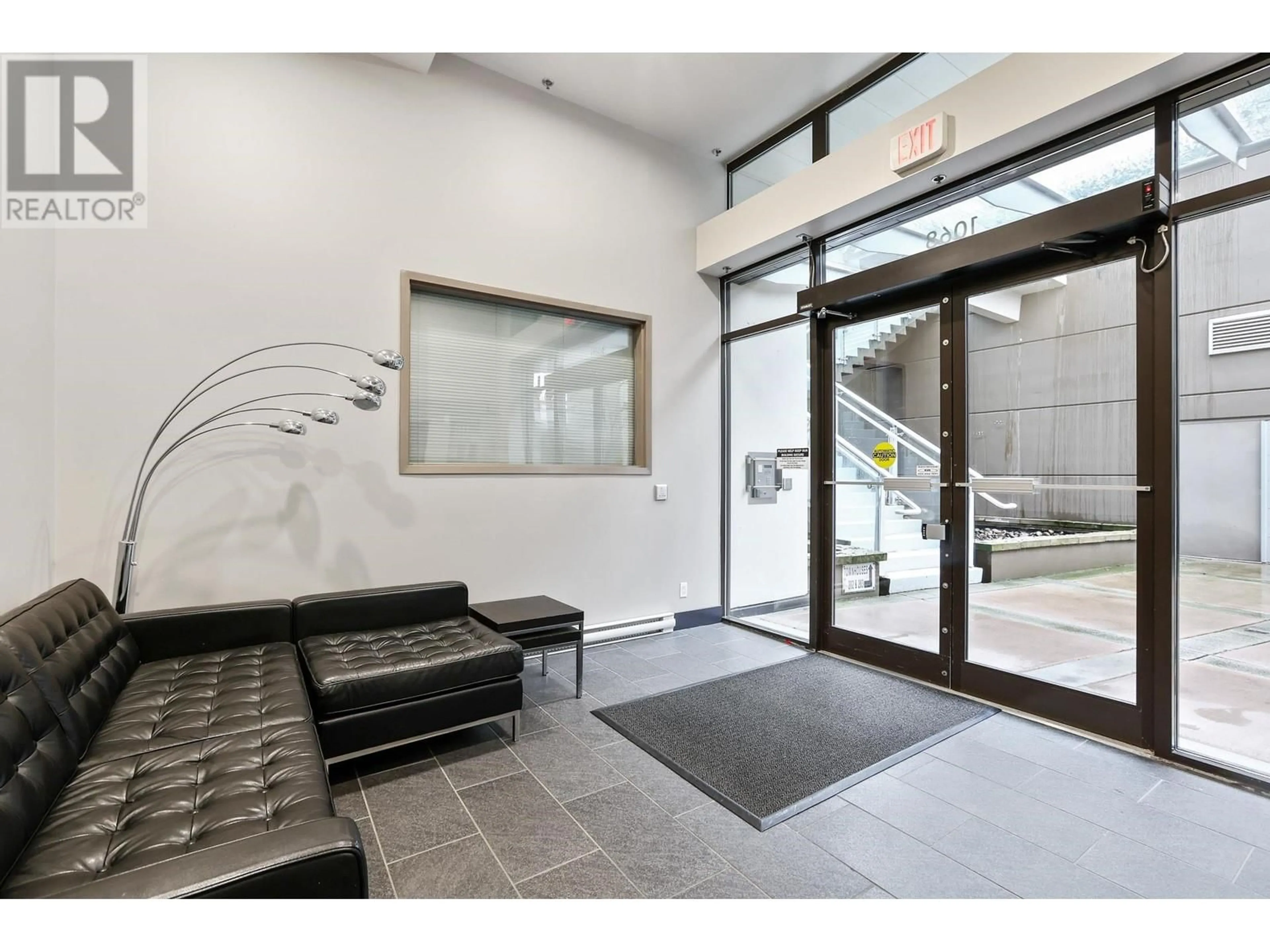 Indoor foyer for 302 - 1068 BROADWAY, Vancouver British Columbia V6H0A7