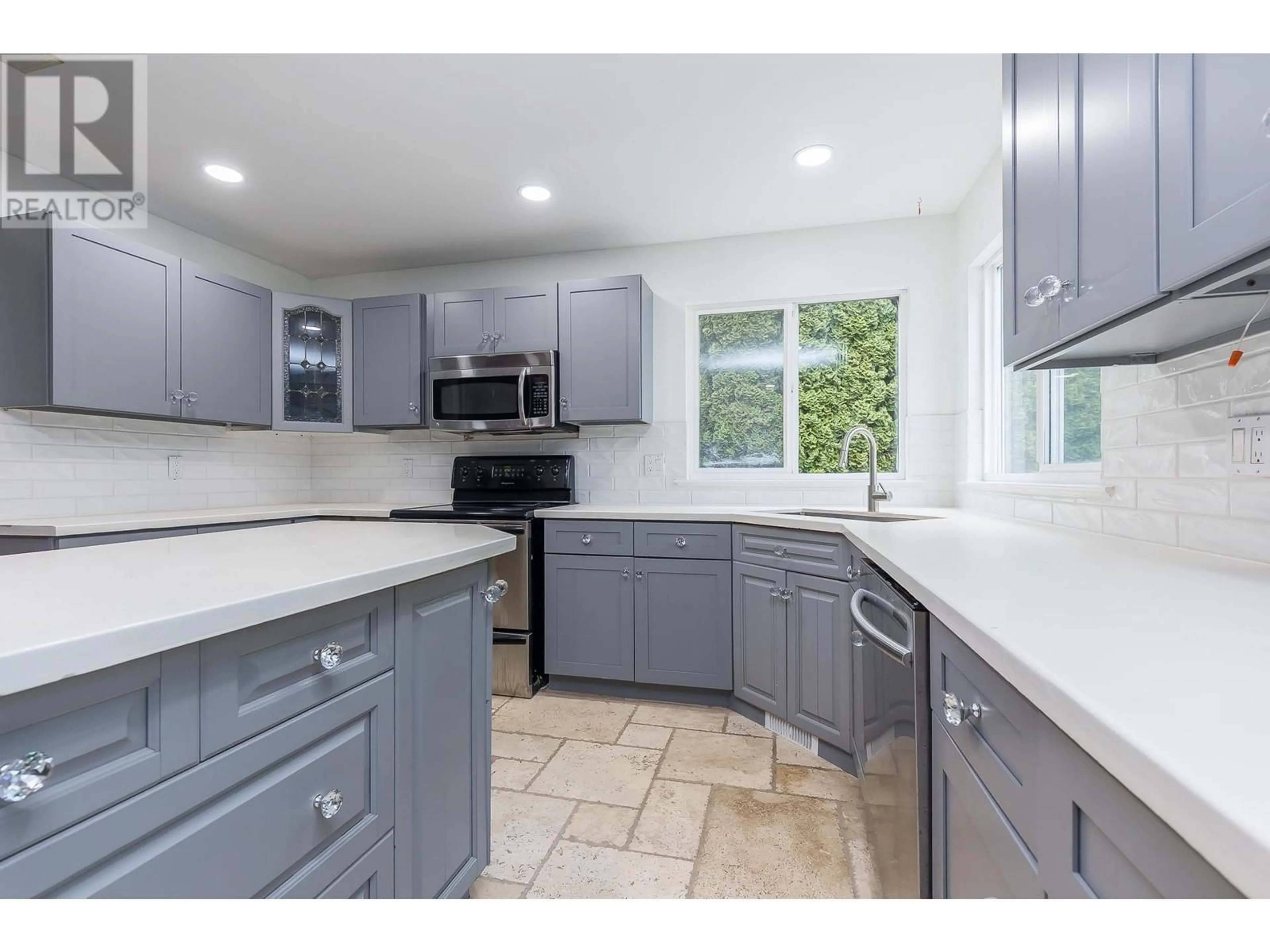 Open concept kitchen, ceramic/tile floor for 13065 250TH STREET, Maple Ridge British Columbia V4R2G1