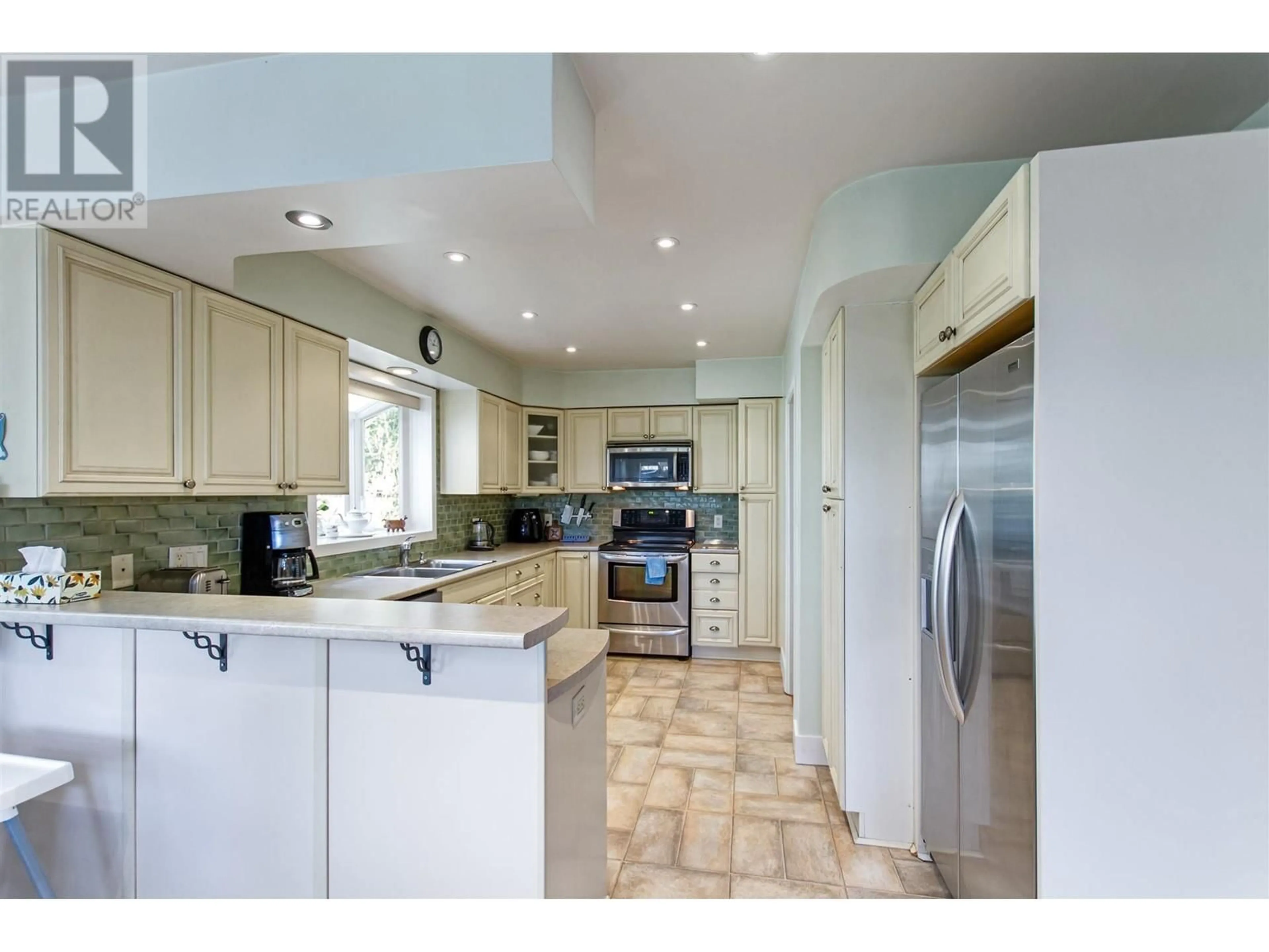 Open concept kitchen, ceramic/tile floor for 5583 LABURNUM STREET, Vancouver British Columbia V6M3S7