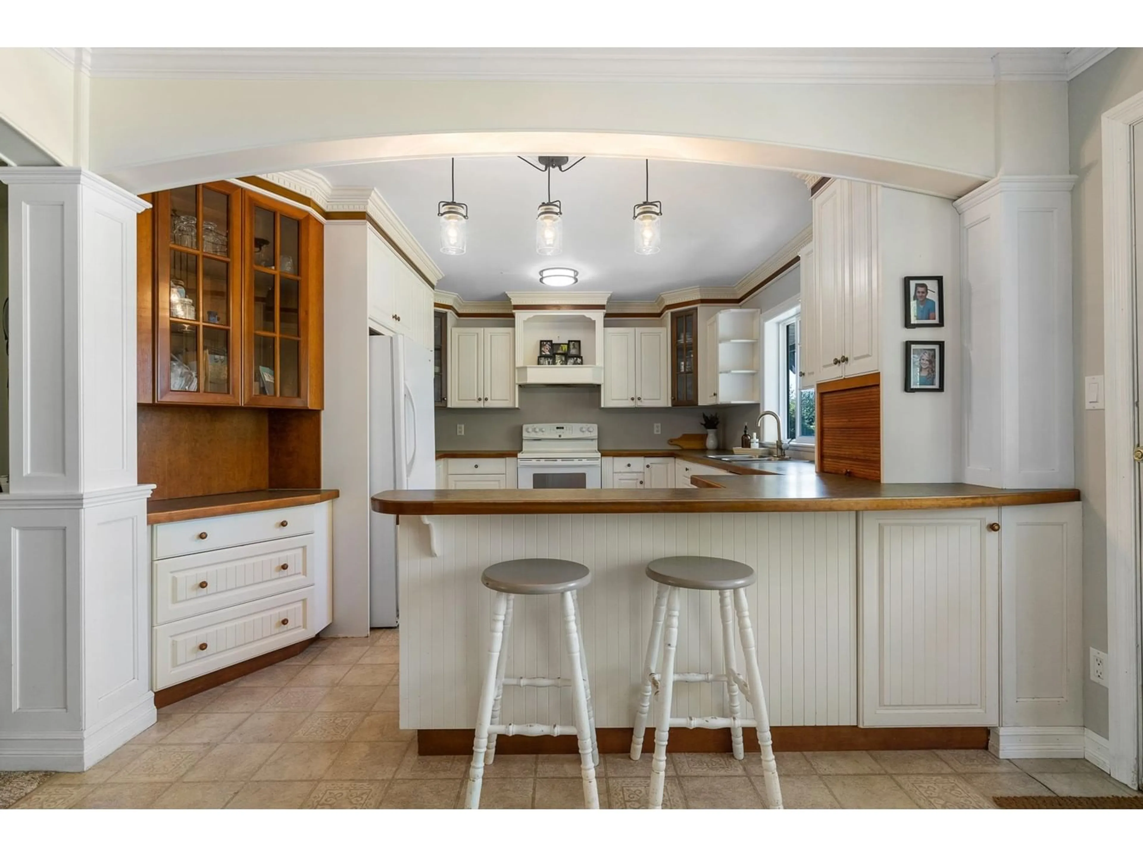 Open concept kitchen, unknown for 6576 RIVERSIDE, Abbotsford British Columbia V4X1T9