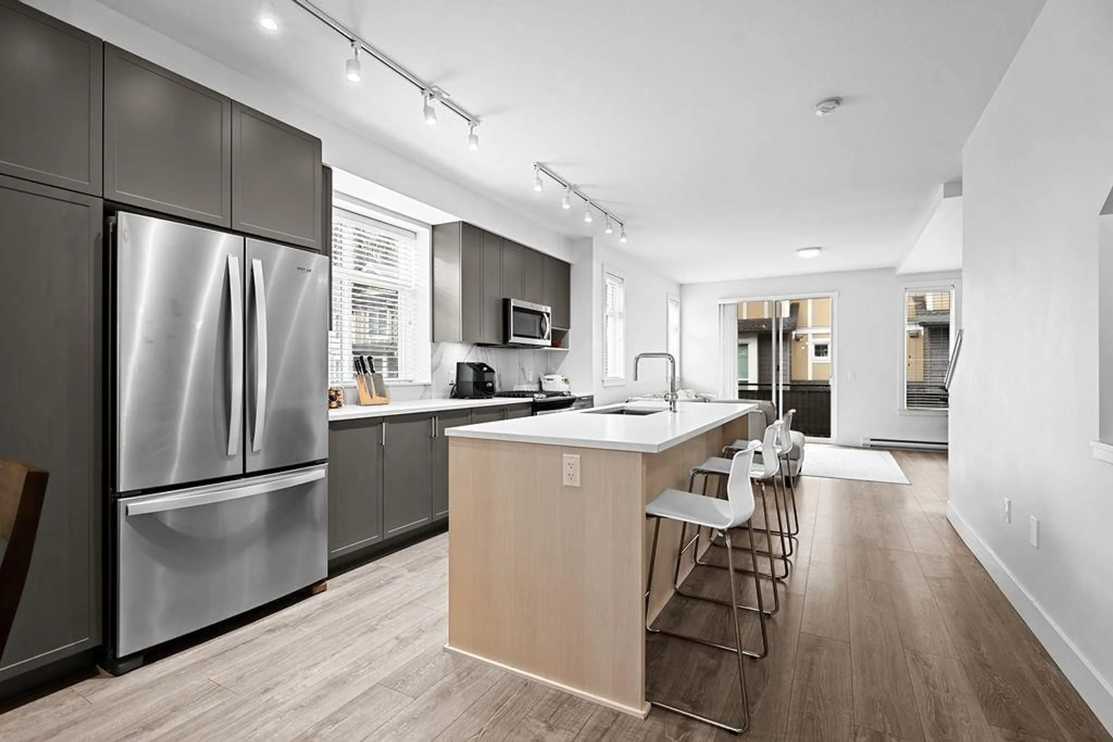 Open concept kitchen, unknown for 17 - 9688 162A, Surrey British Columbia V4N6V3