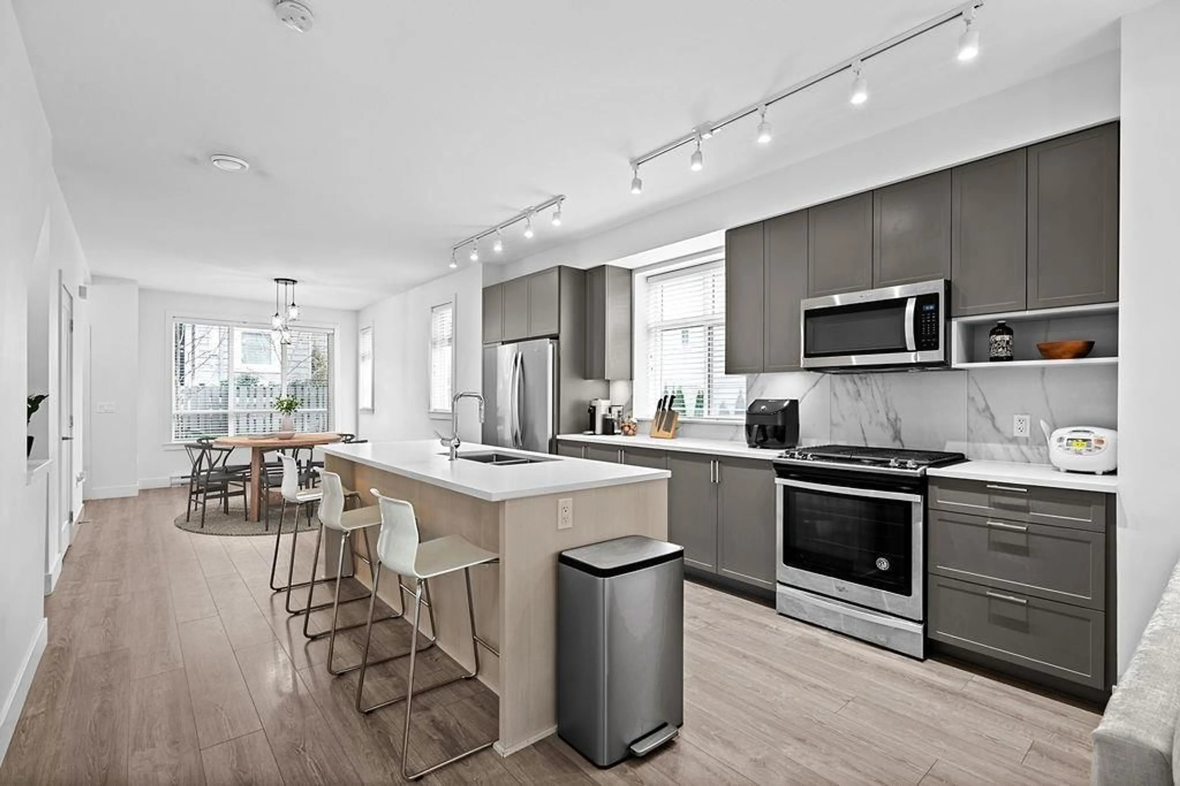 Open concept kitchen, unknown for 17 - 9688 162A, Surrey British Columbia V4N6V3