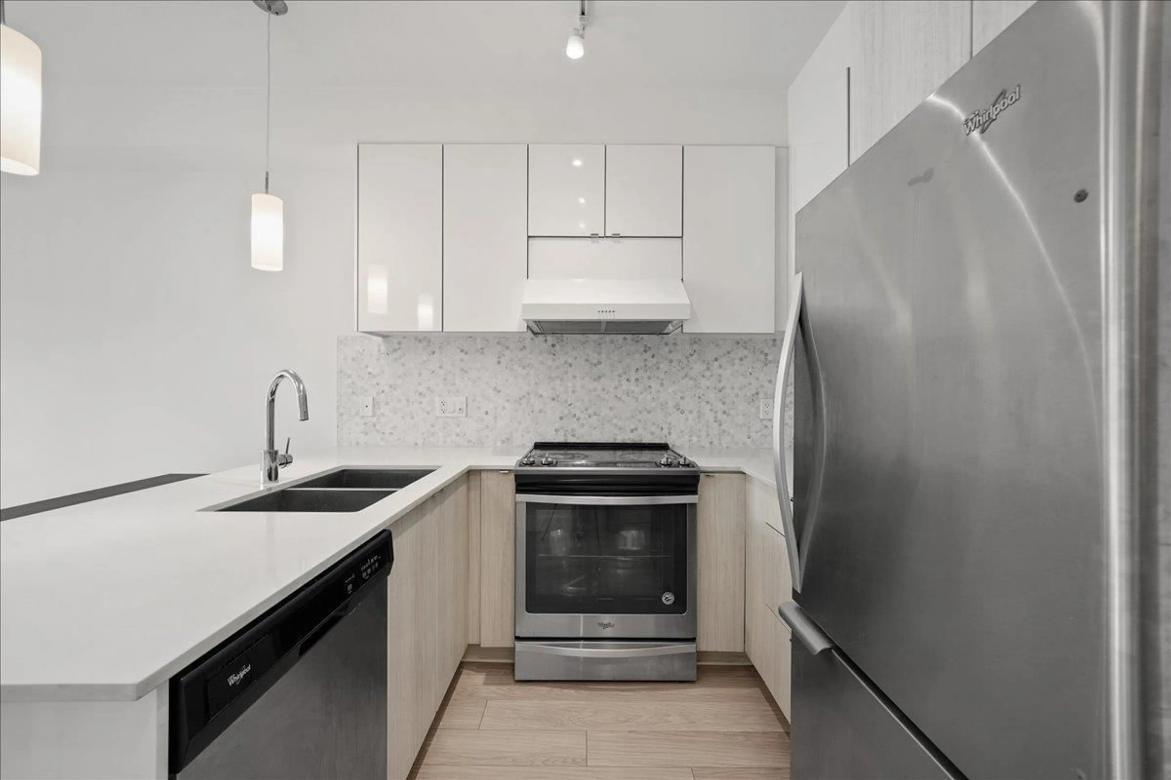 Standard kitchen, unknown for 202 - 6468 195A, Surrey British Columbia V4N6R6