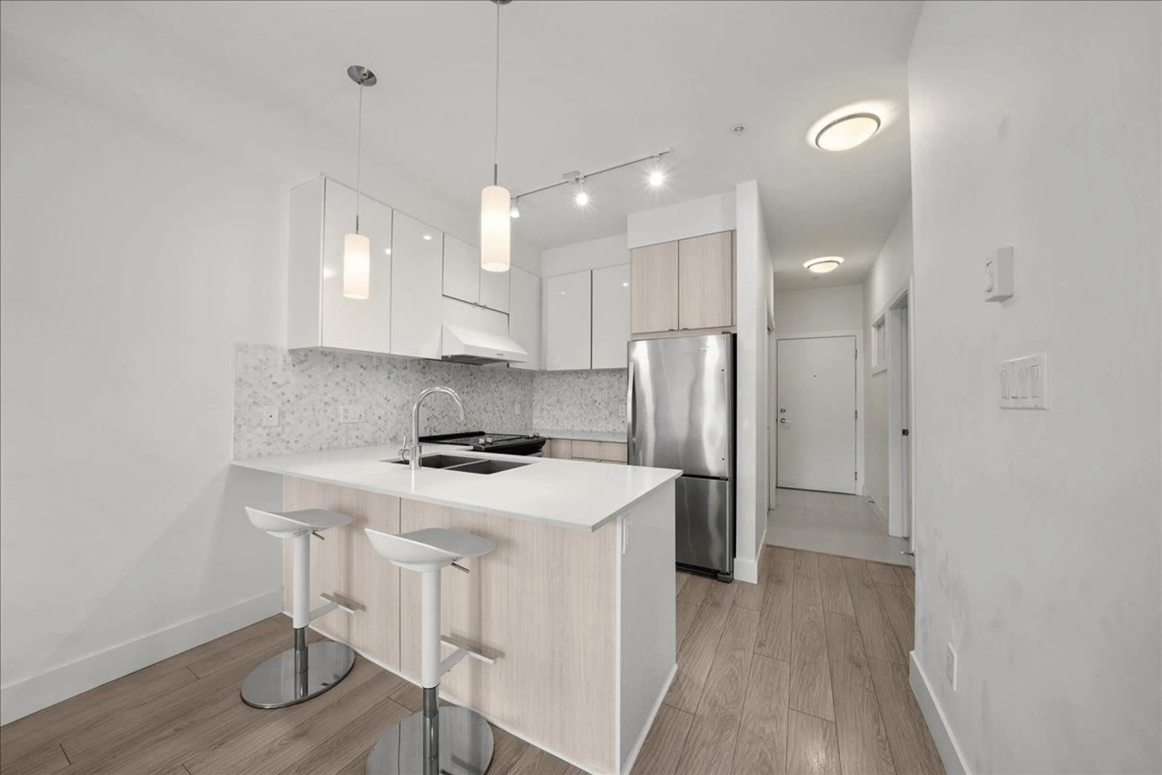 Open concept kitchen, unknown for 202 - 6468 195A, Surrey British Columbia V4N6R6
