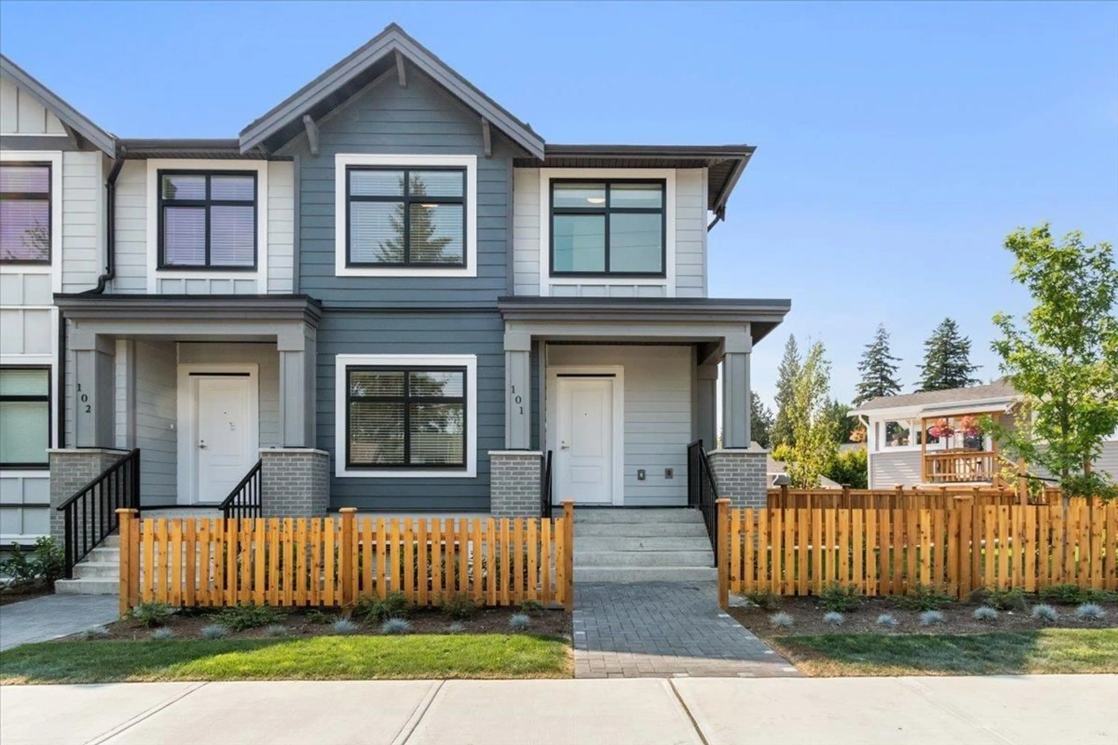 Home with vinyl exterior material, street for 101 - 2267 MCKENZIE, Abbotsford British Columbia V2S0M9