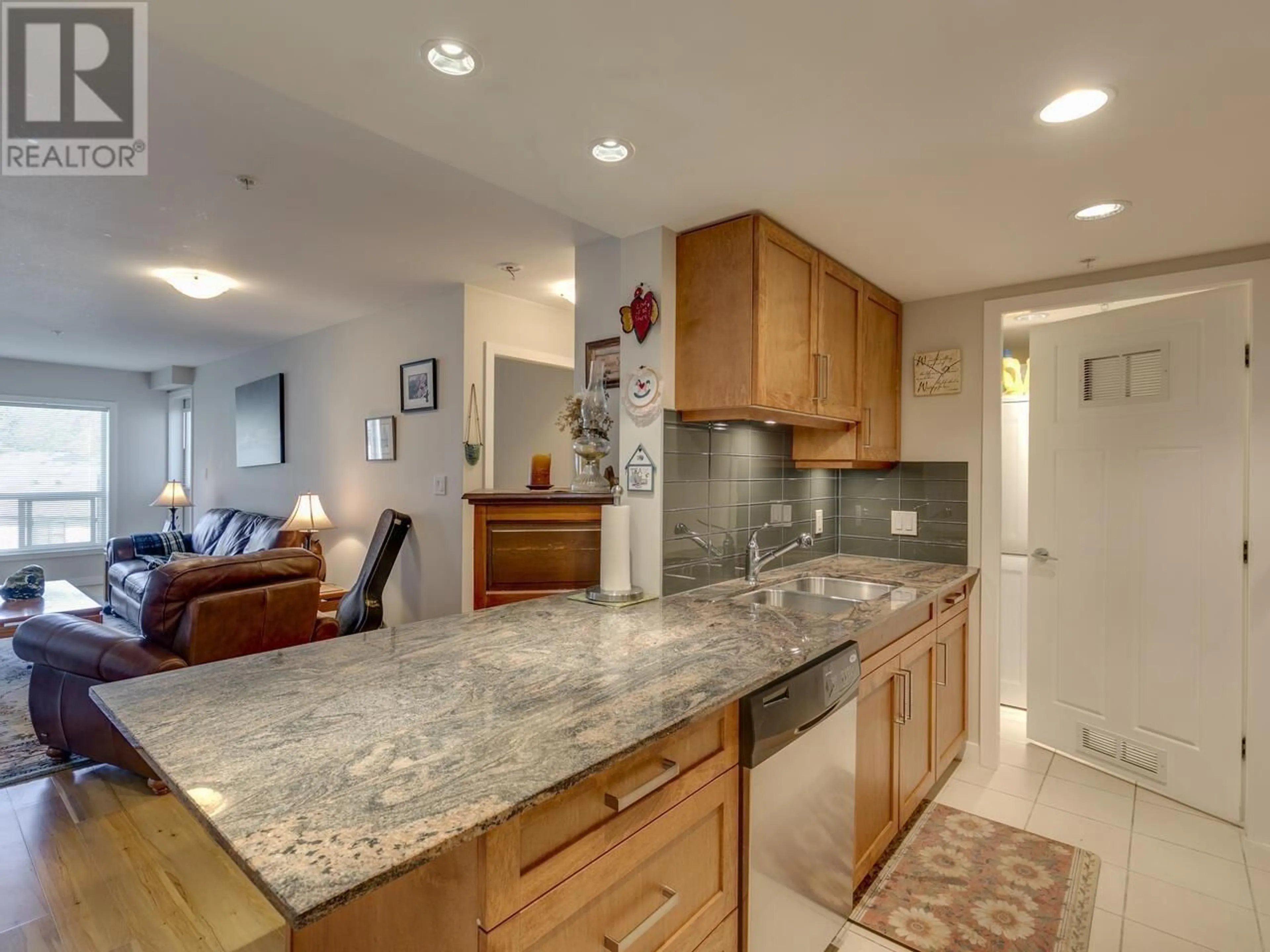 Open concept kitchen, ceramic/tile floor for 404 - 1212 MAIN STREET, Squamish British Columbia V8B0S1