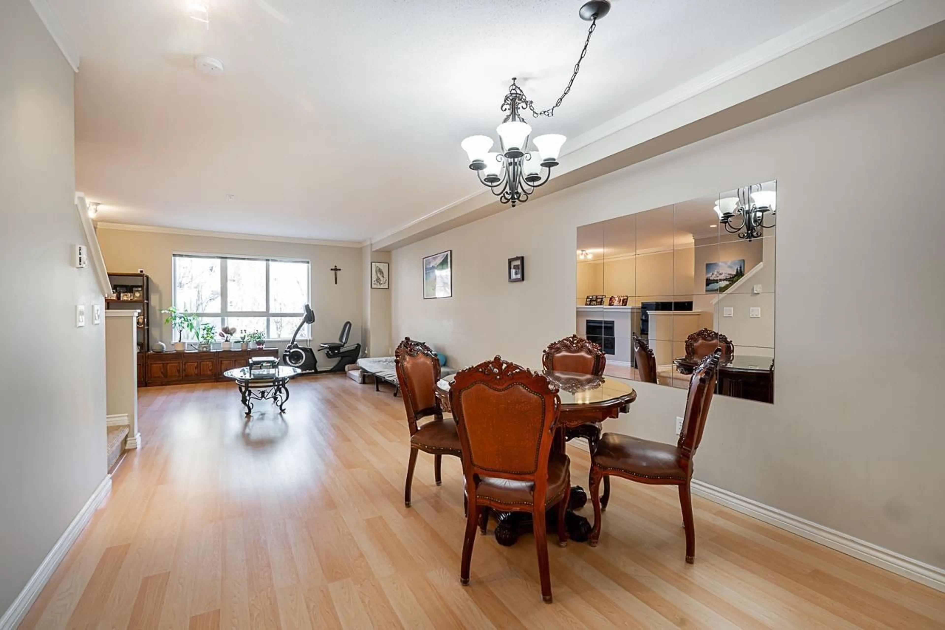 Dining room, wood/laminate floor for 74 - 6747 203, Langley British Columbia V2Y3B5
