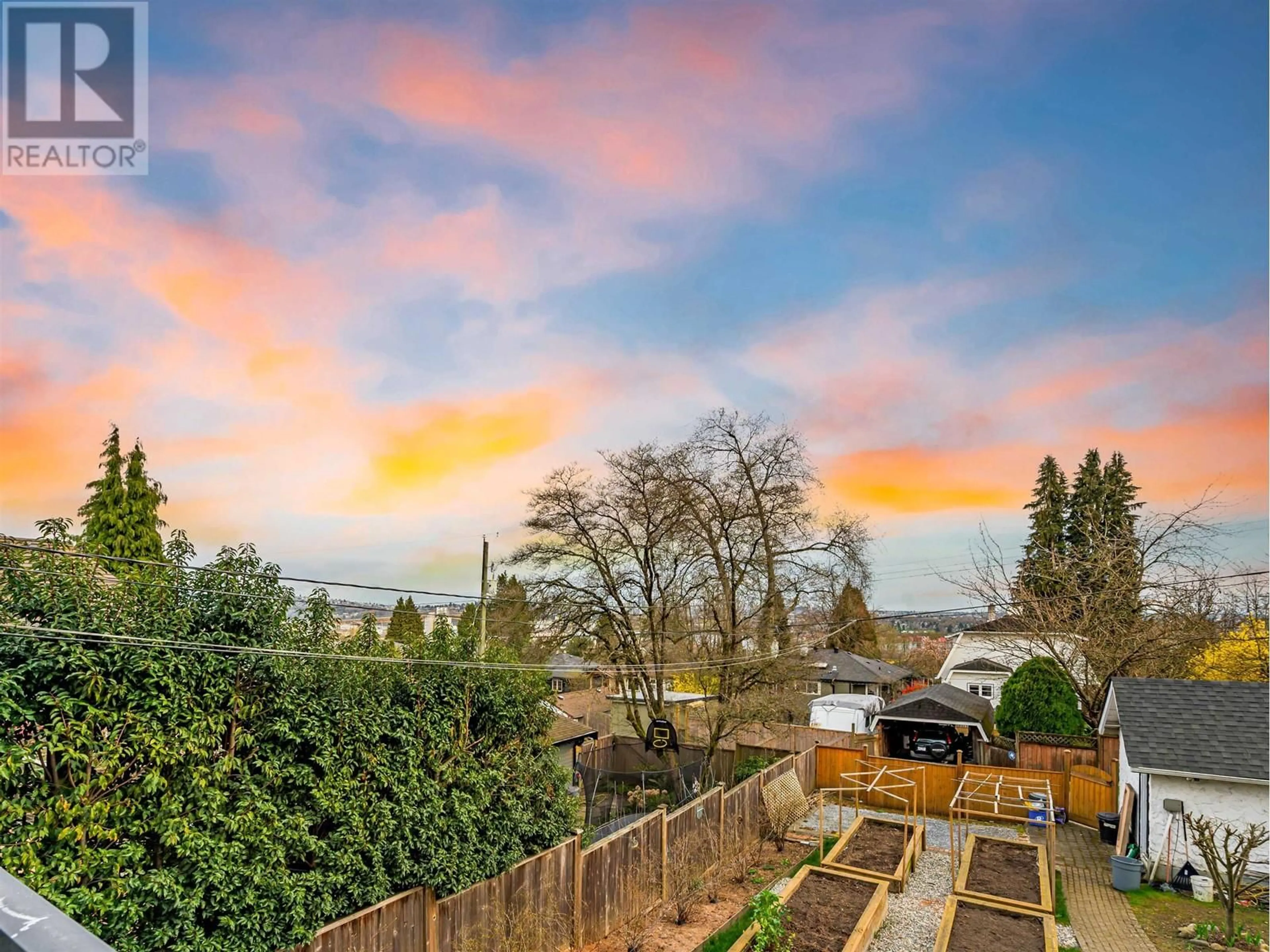 A pic from outside/outdoor area/front of a property/back of a property/a pic from drone, unknown for 550 SUTHERLAND AVENUE, North Vancouver British Columbia V7L3Z3