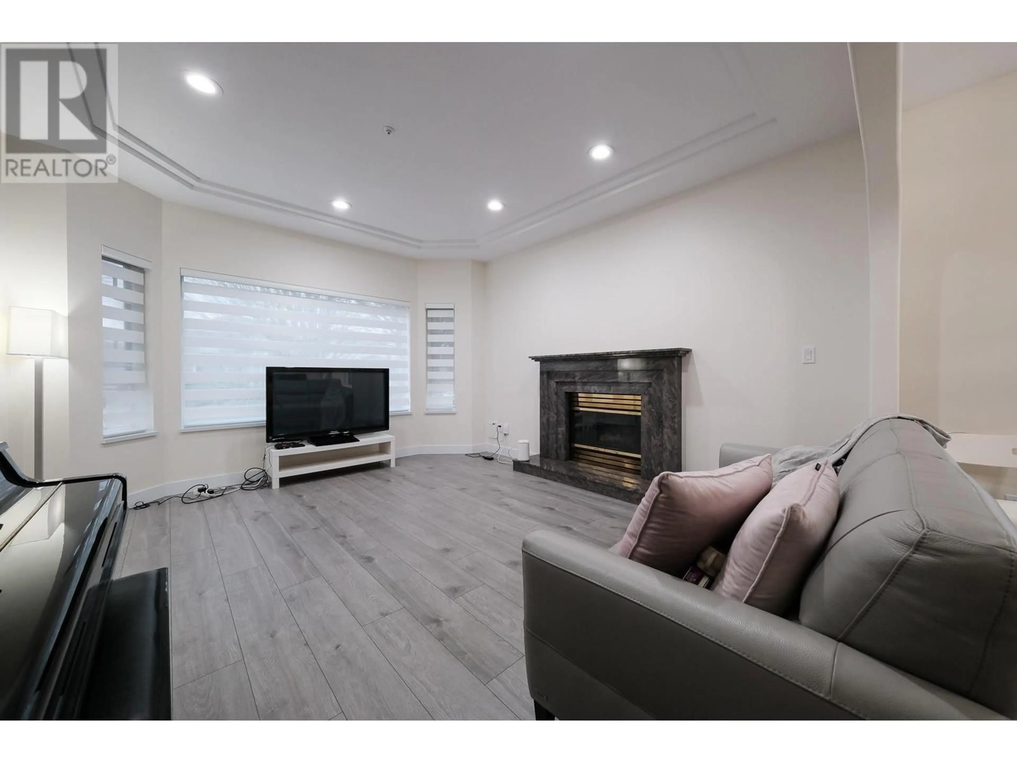 Unknown for 6488 DUMFRIES STREET, Vancouver British Columbia V5P3B4