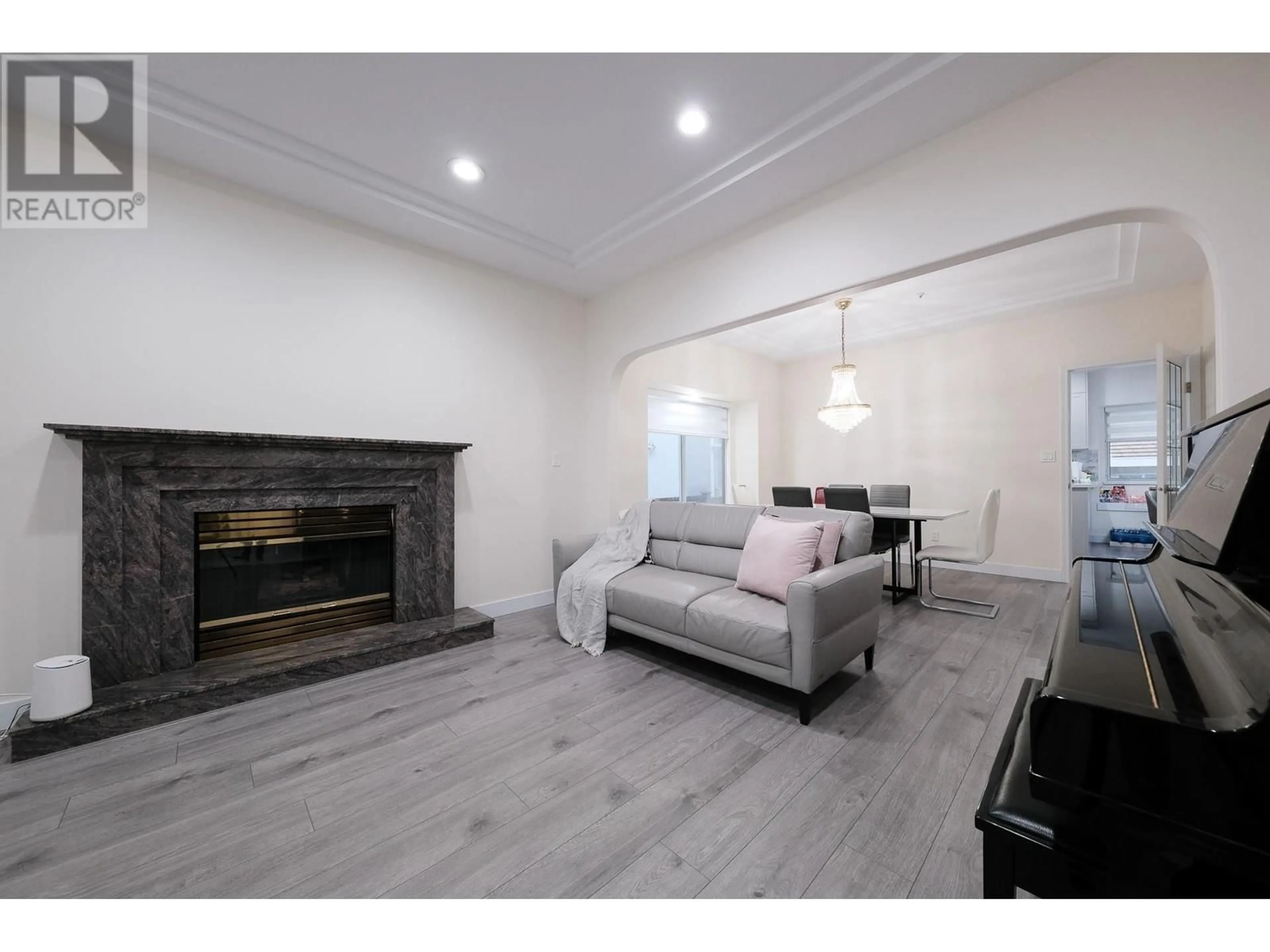 Living room with furniture, unknown for 6488 DUMFRIES STREET, Vancouver British Columbia V5P3B4