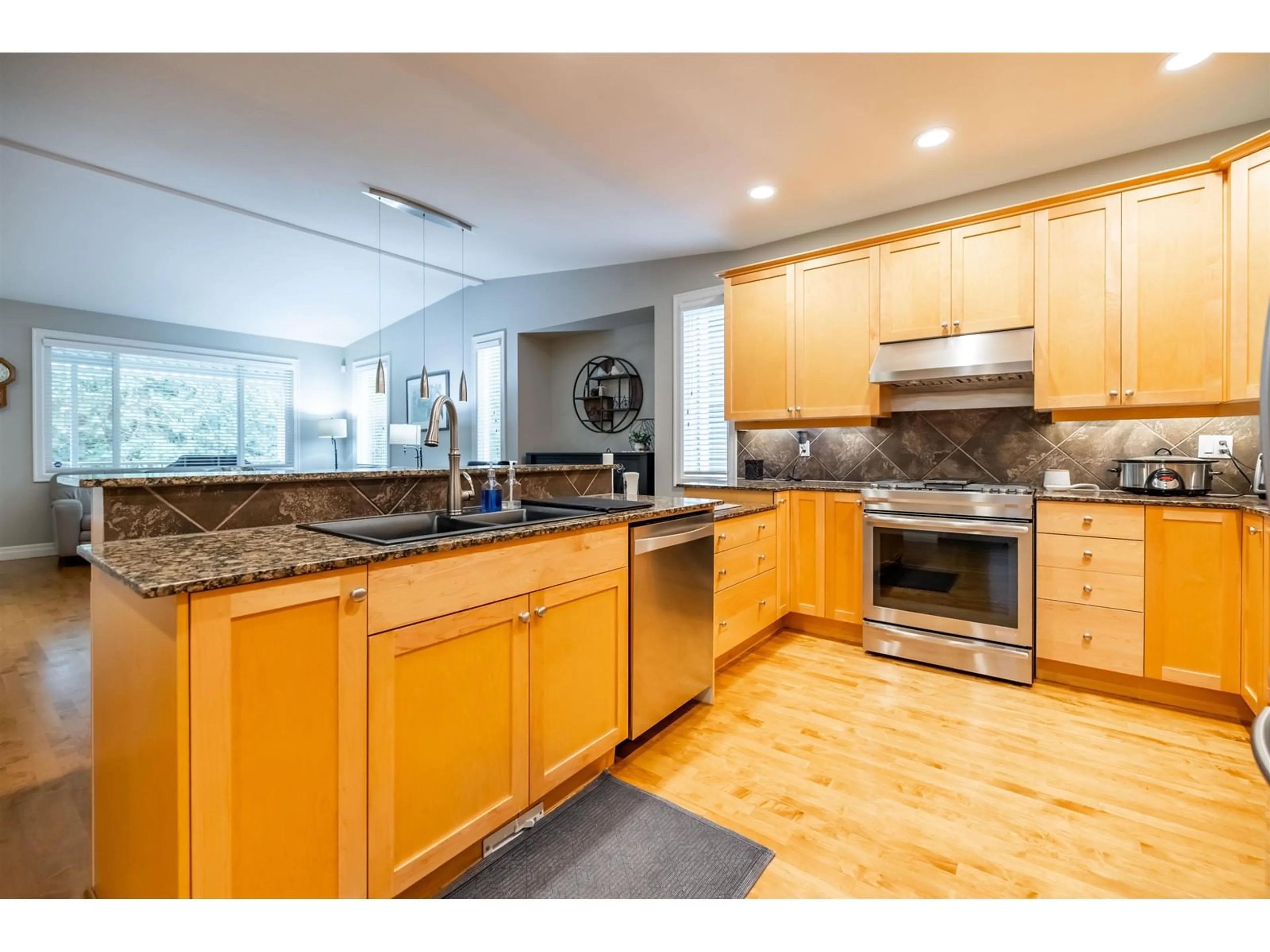 Open concept kitchen, unknown for 20426 67A, Langley British Columbia V2Y2X5