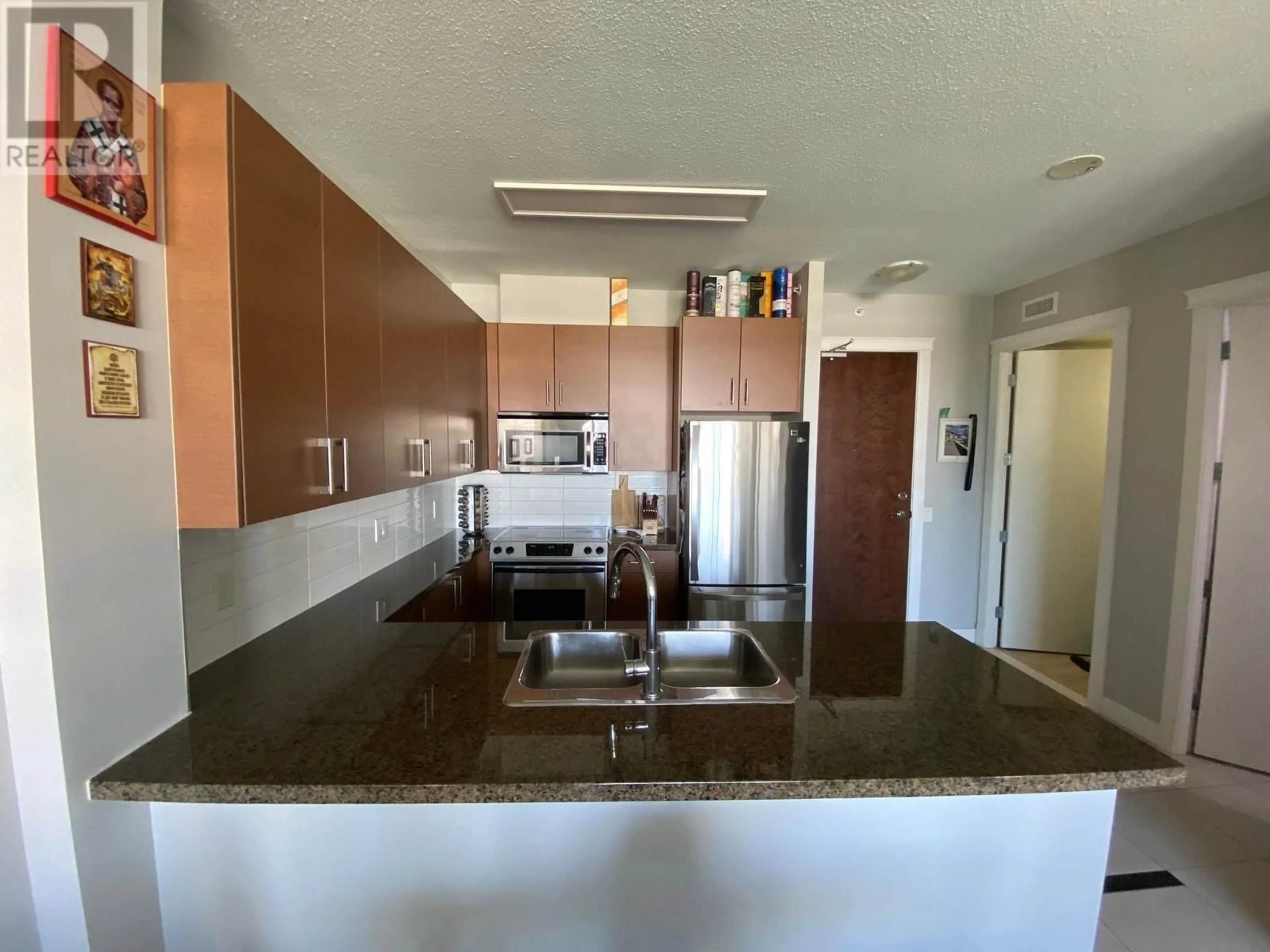 Standard kitchen, unknown for 902 - 4250 DAWSON STREET, Burnaby British Columbia V5C4B1