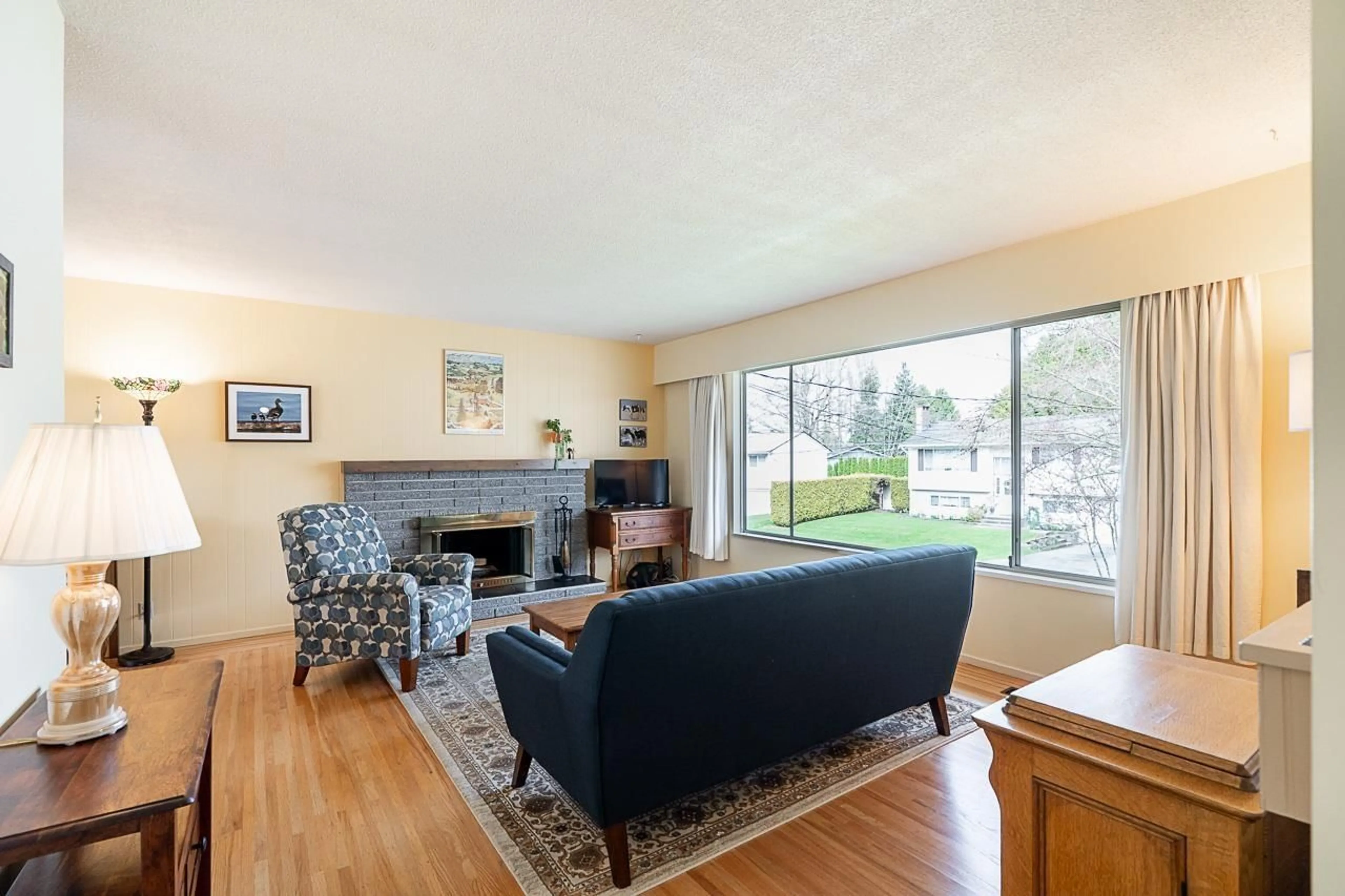 Living room with furniture, unknown for 10922 83, Delta British Columbia V4C2G1