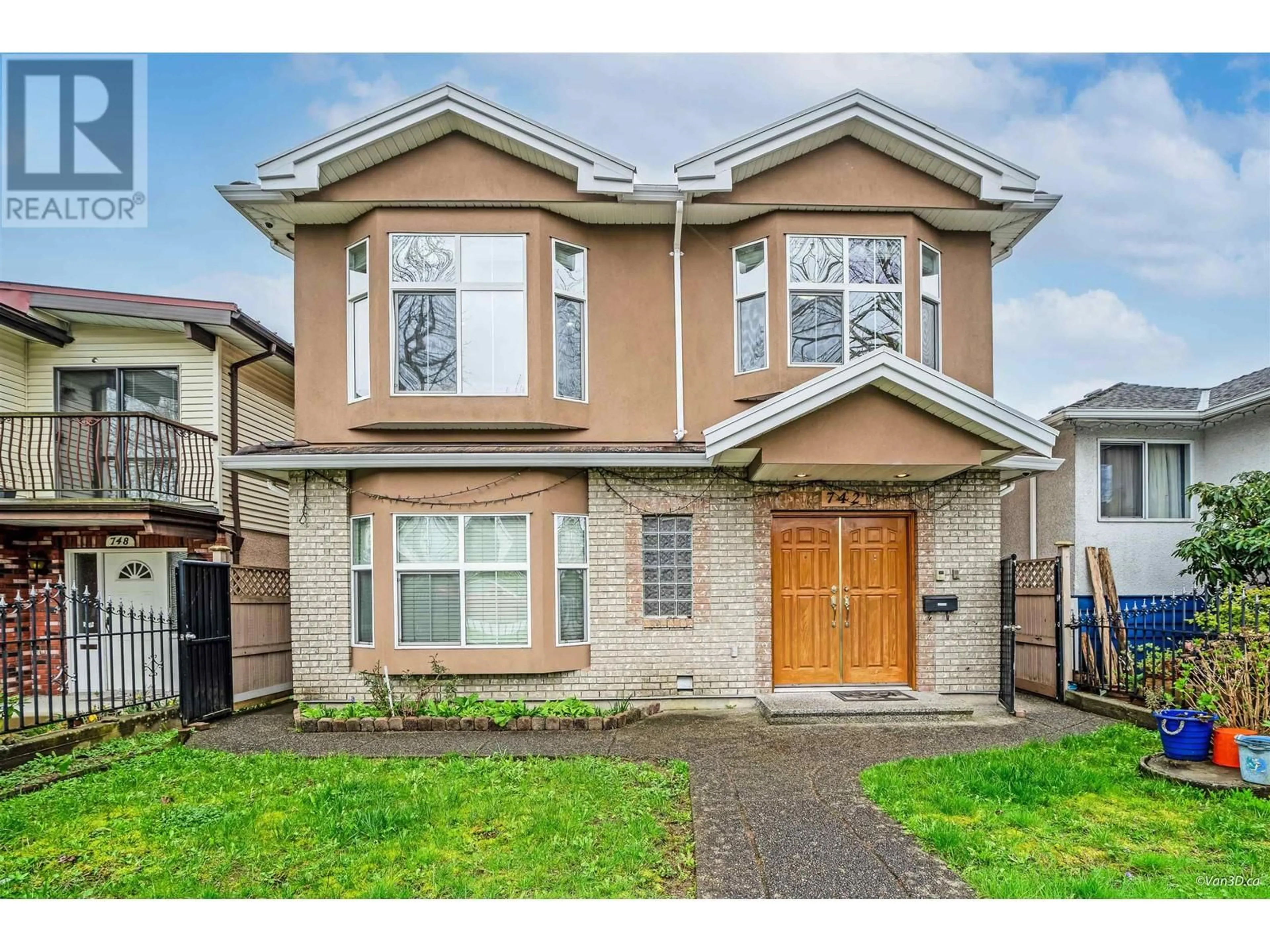 Home with vinyl exterior material, street for 742 51ST AVENUE, Vancouver British Columbia V5X1E3