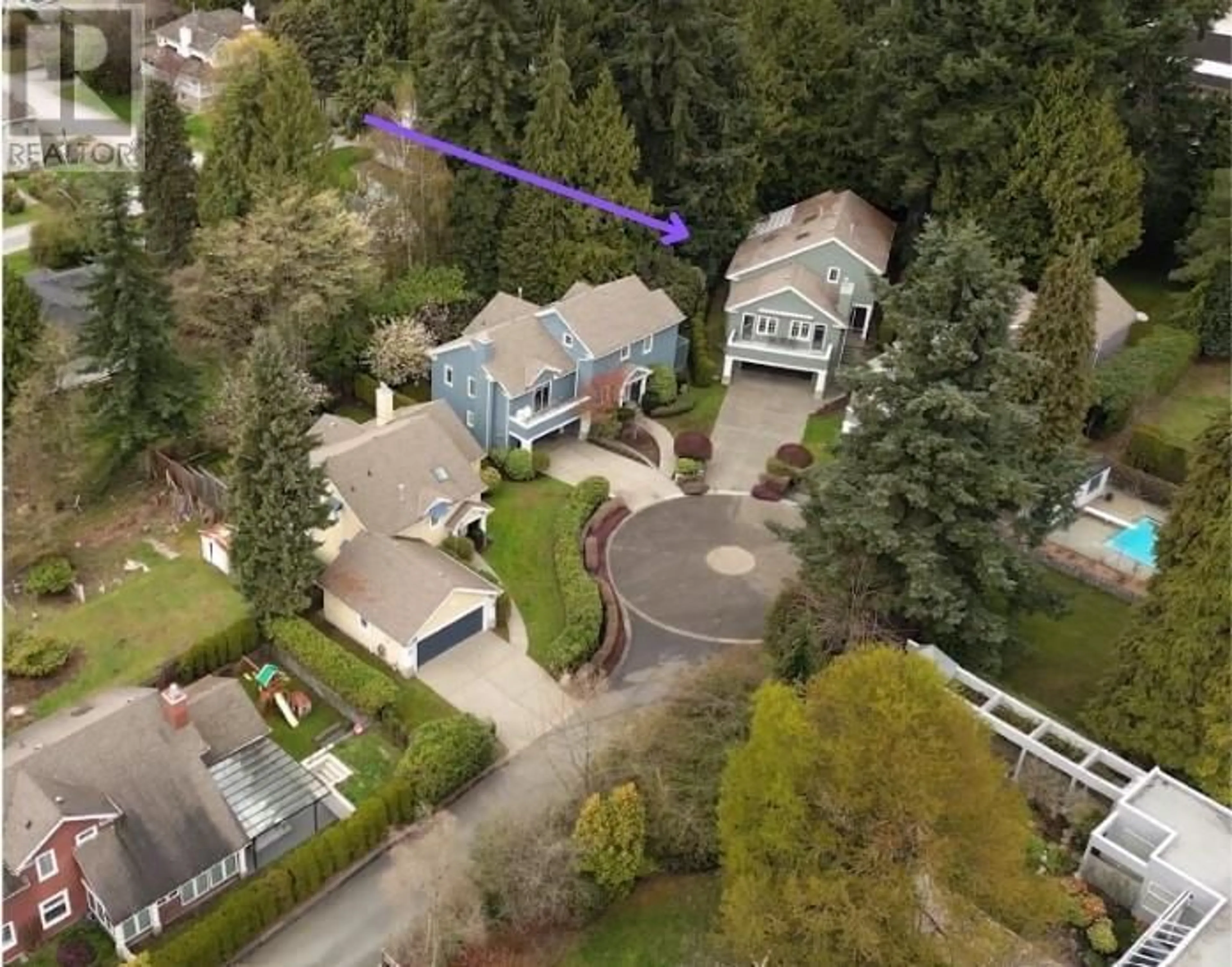 A pic from outside/outdoor area/front of a property/back of a property/a pic from drone, street for 4 - 725 ROCHESTER AVENUE, Coquitlam British Columbia V3K2V9