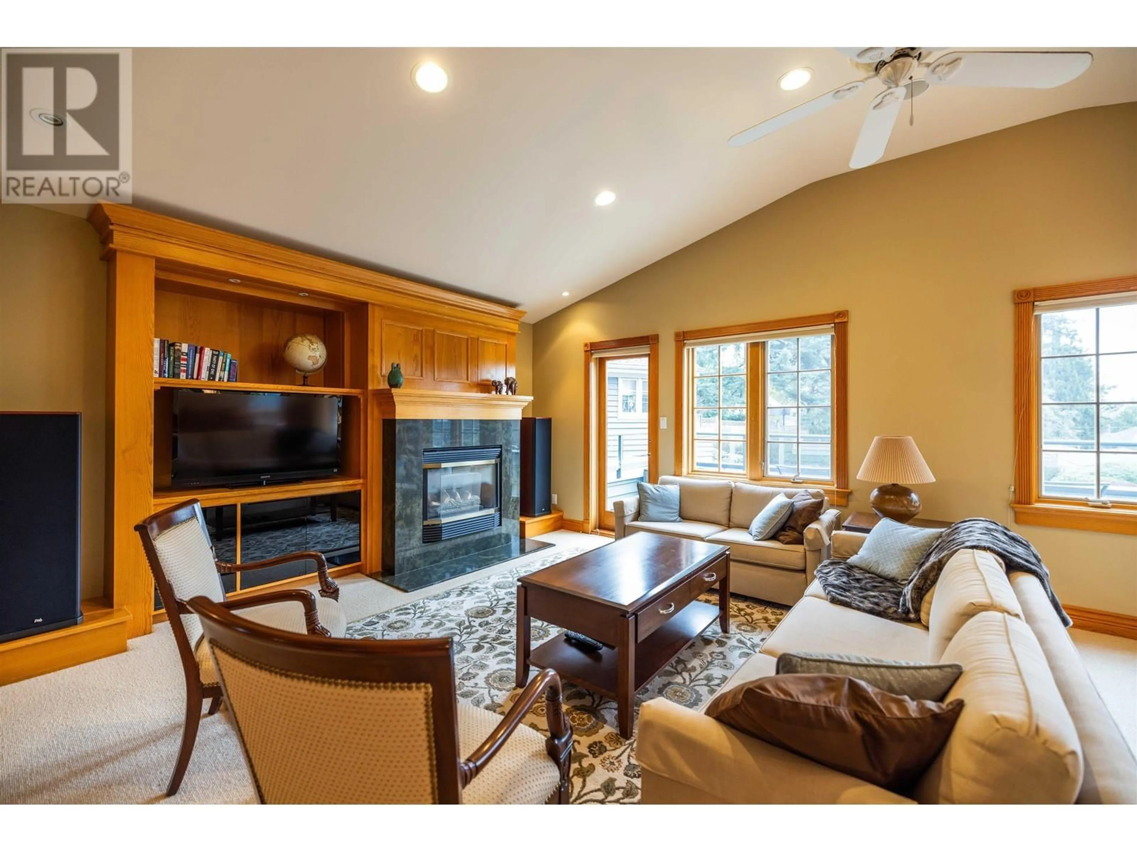 Living room with furniture, wood/laminate floor for 4 - 725 ROCHESTER AVENUE, Coquitlam British Columbia V3K2V9
