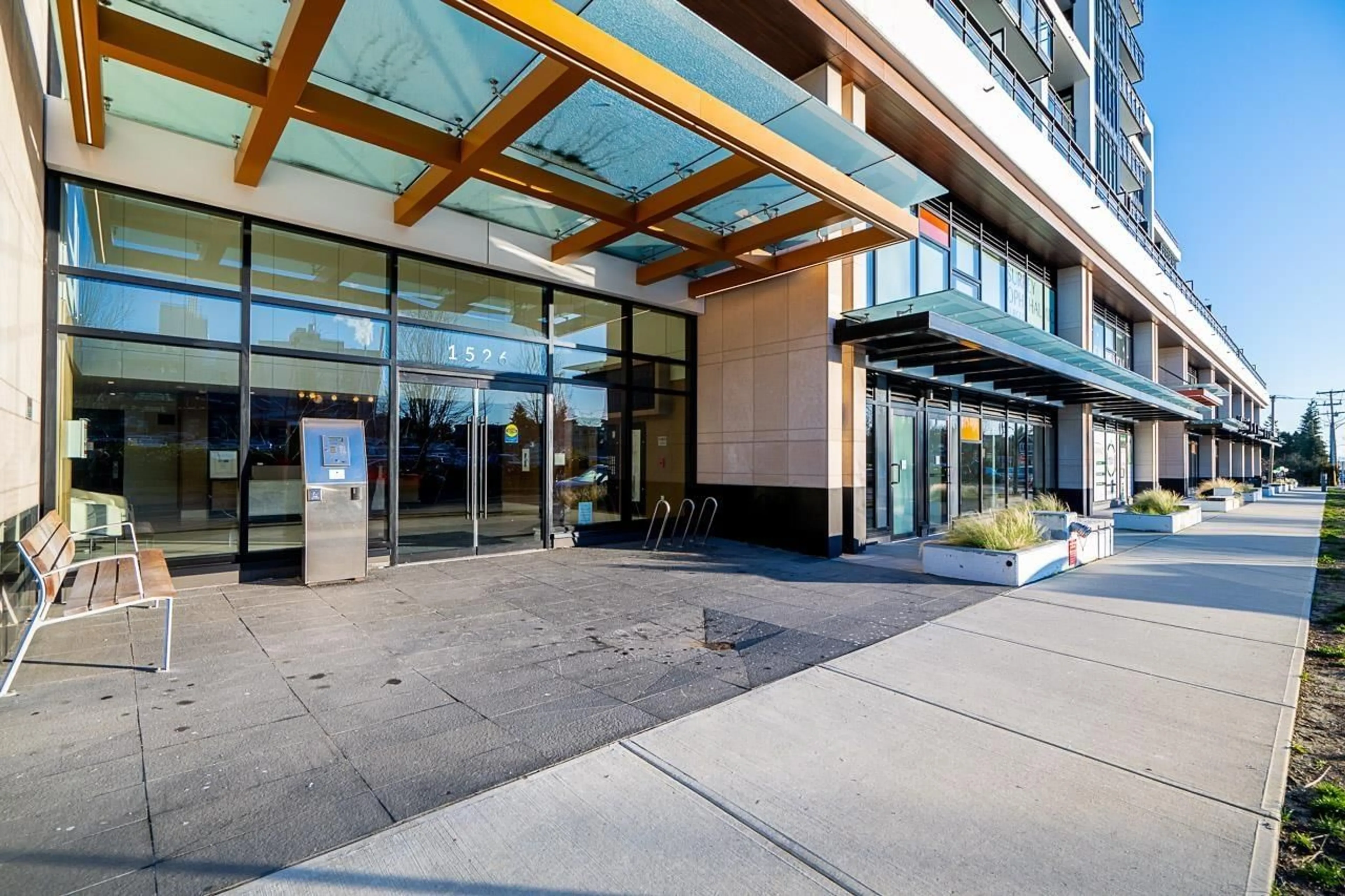 Indoor foyer for 518 - 1526 FINLAY, White Rock British Columbia V4B4L9