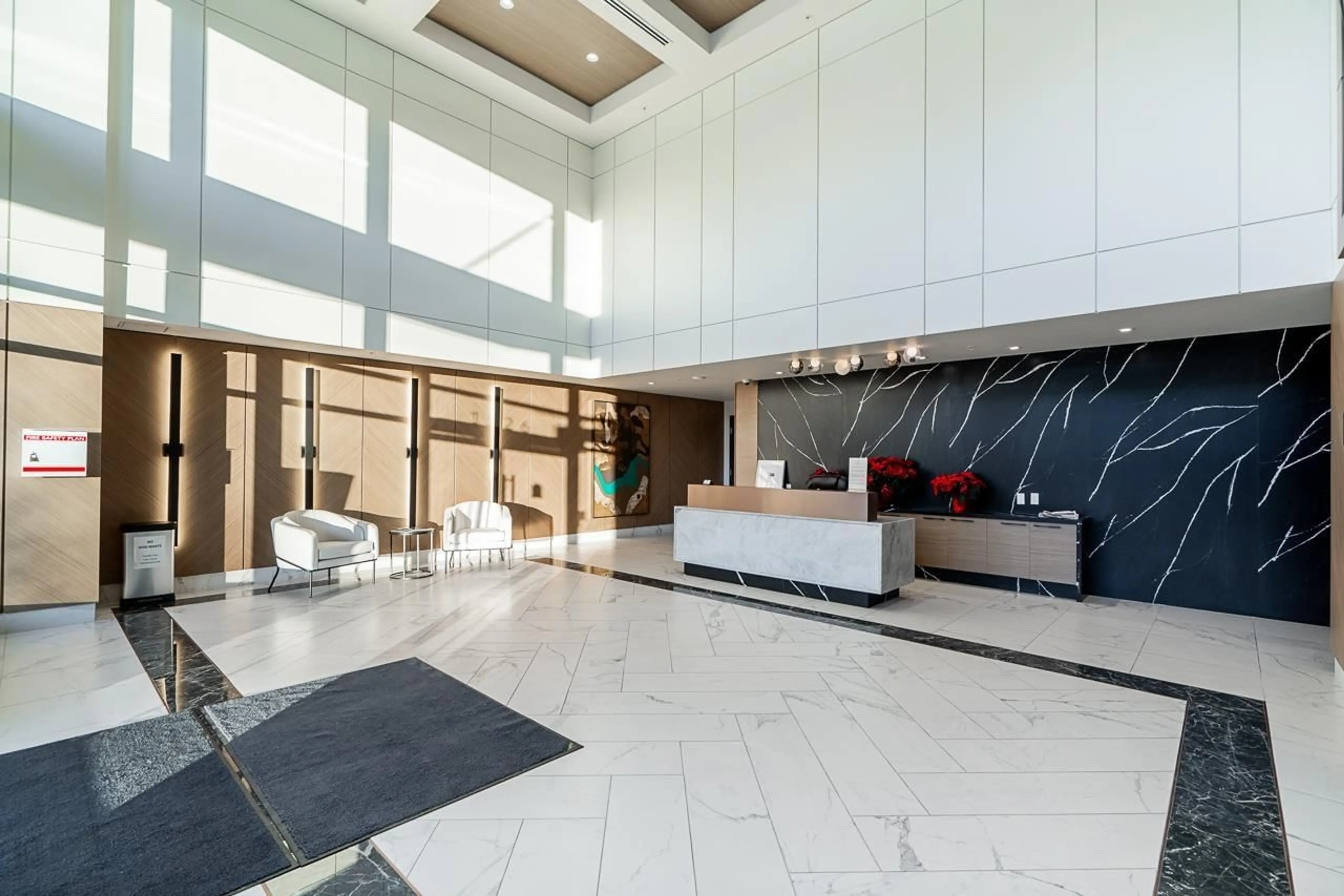 Lobby for 518 - 1526 FINLAY, White Rock British Columbia V4B4L9