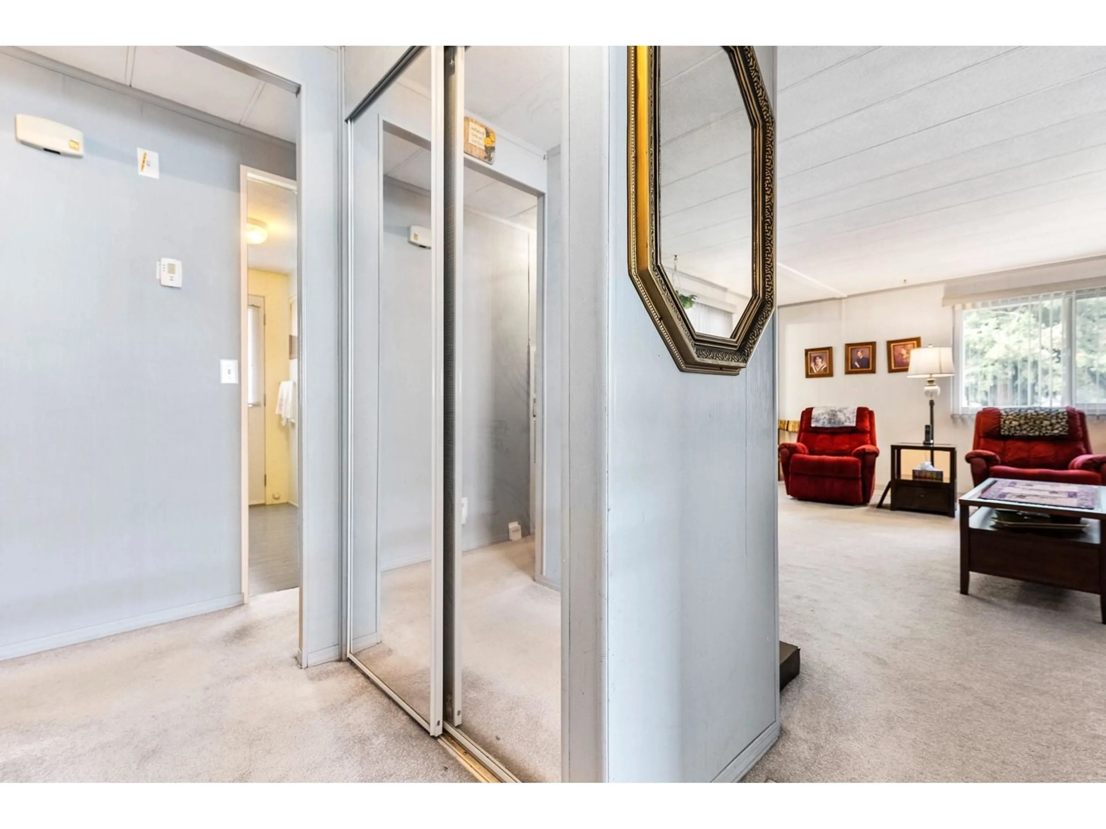 Indoor foyer for 43 - 31313 LIVINGSTONE, Abbotsford British Columbia V2S1M3