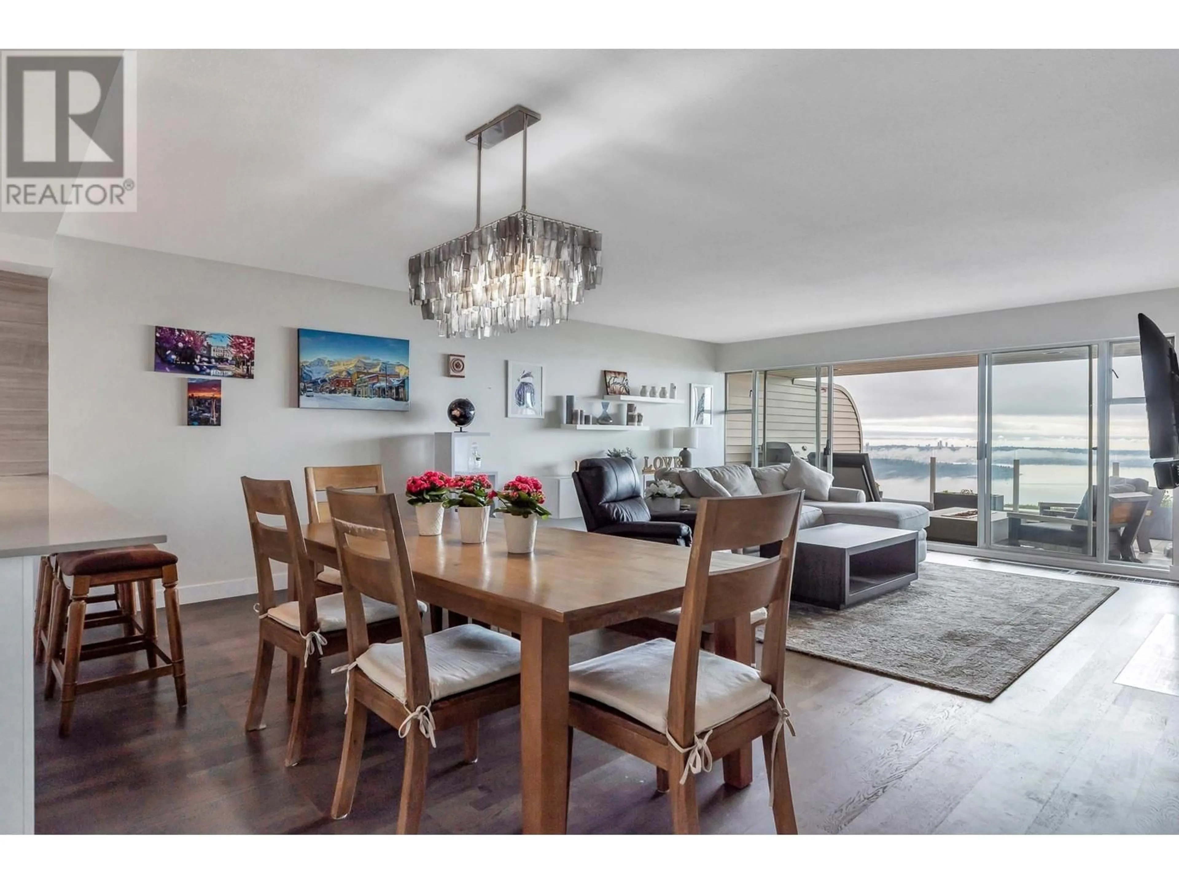 Dining room, wood/laminate floor for 107 - 2274 FOLKESTONE WAY, West Vancouver British Columbia V7S2X7